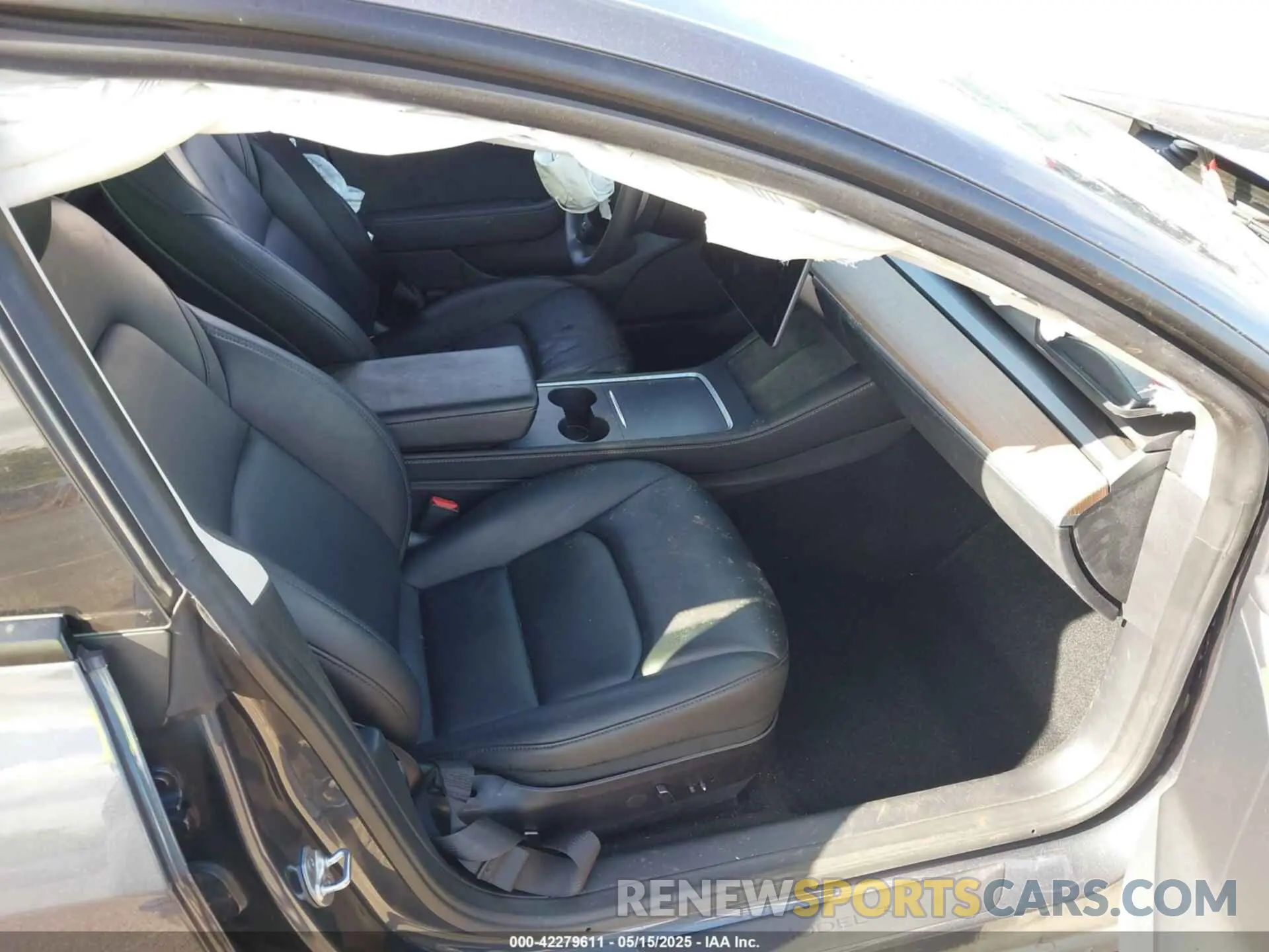 5 Photograph of a damaged car 5YJ3E1EC3NF265303 TESLA MODEL 3 2022