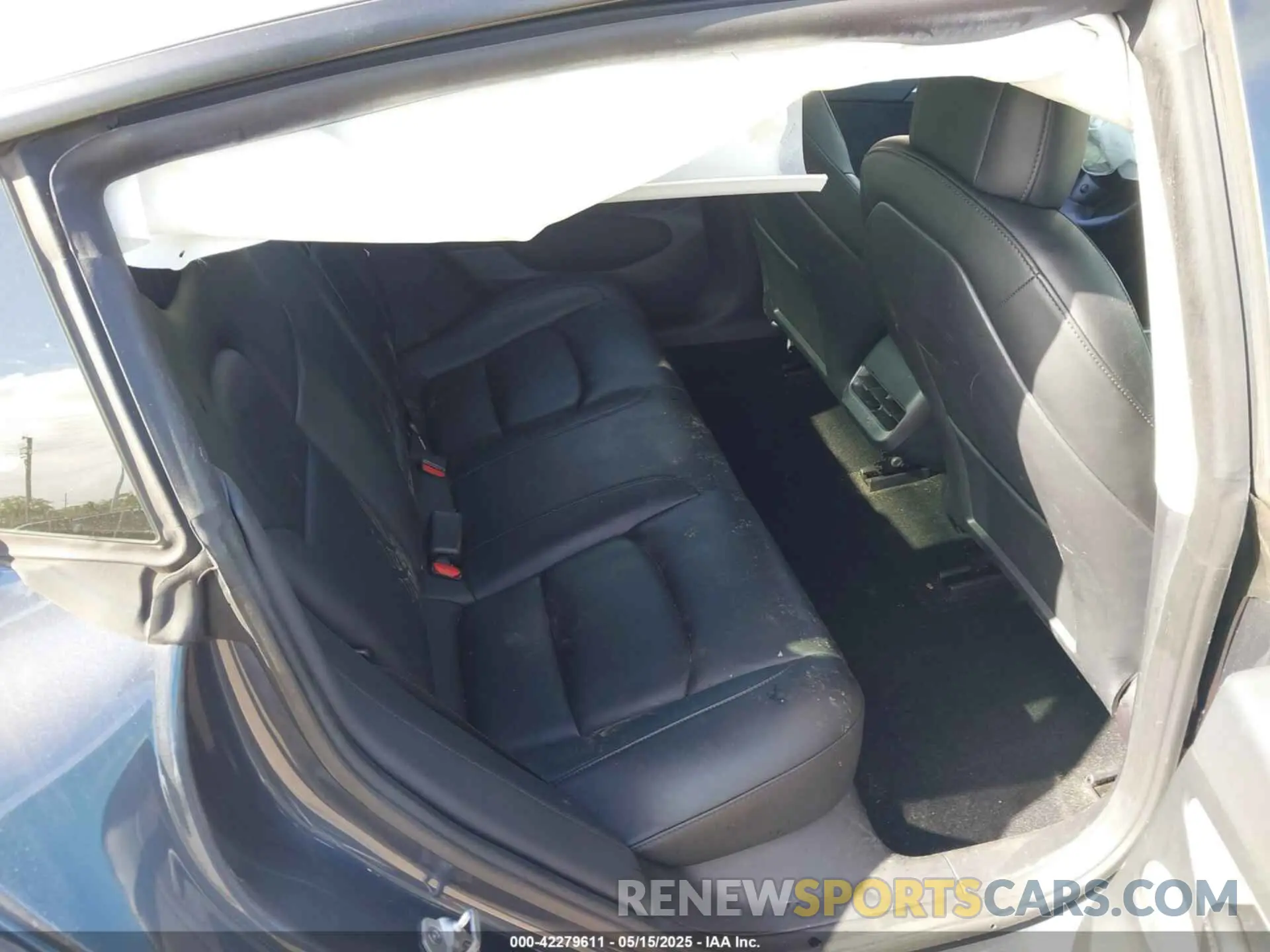 8 Photograph of a damaged car 5YJ3E1EC3NF265303 TESLA MODEL 3 2022