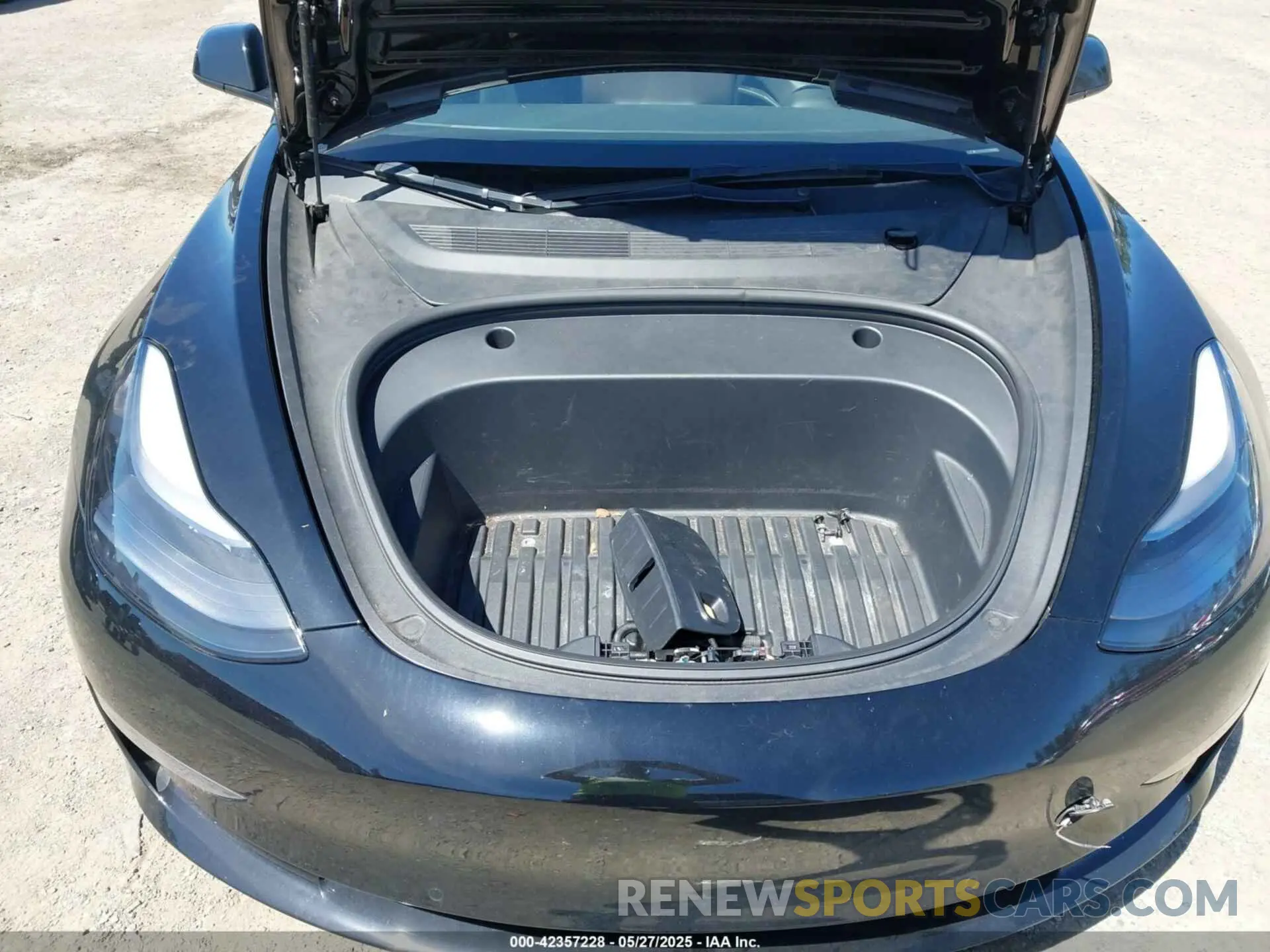 10 Photograph of a damaged car 5YJ3E1EC3NF348486 TESLA MODEL 3 2022