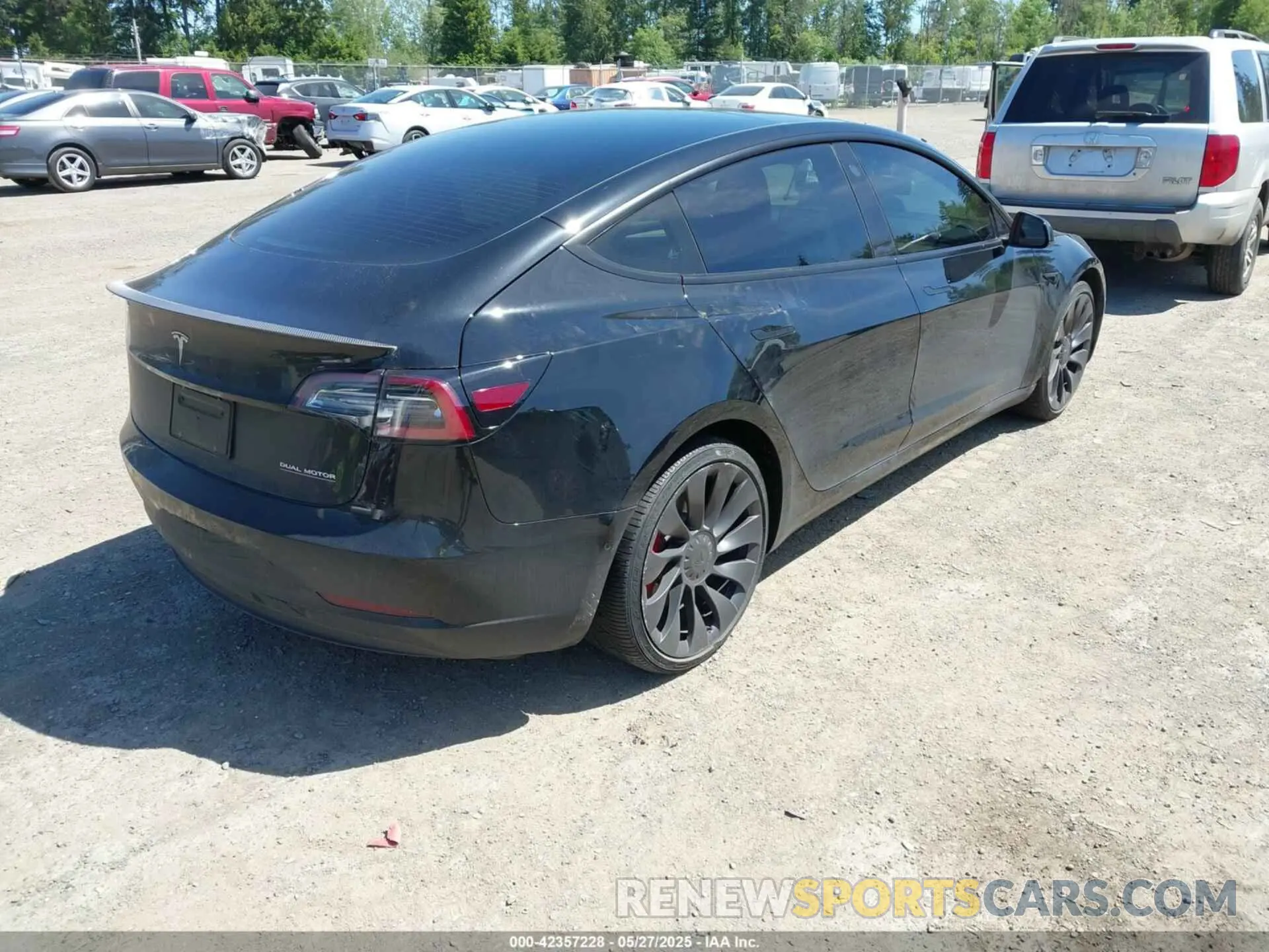4 Photograph of a damaged car 5YJ3E1EC3NF348486 TESLA MODEL 3 2022