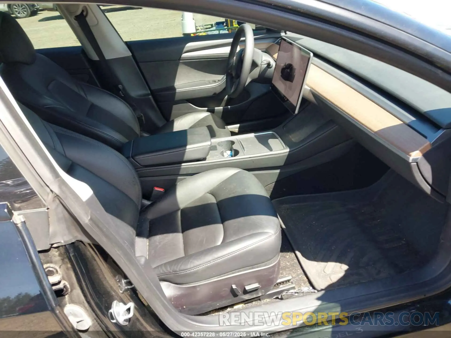 5 Photograph of a damaged car 5YJ3E1EC3NF348486 TESLA MODEL 3 2022