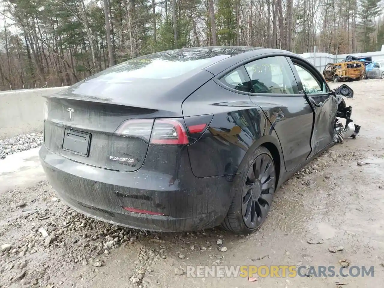 4 Photograph of a damaged car 5YJ3E1EC4NF111585 TESLA MODEL 3 2022