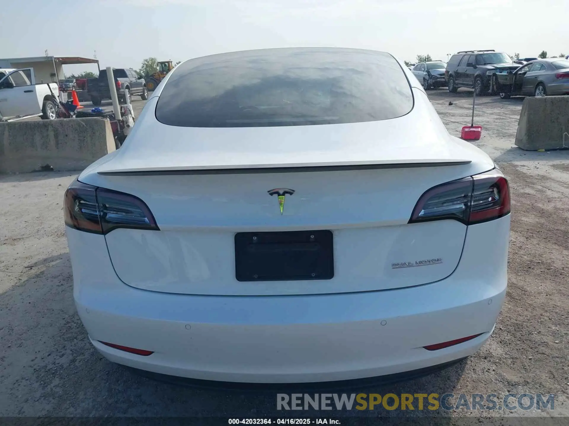17 Photograph of a damaged car 5YJ3E1EC4NF134624 TESLA MODEL 3 2022