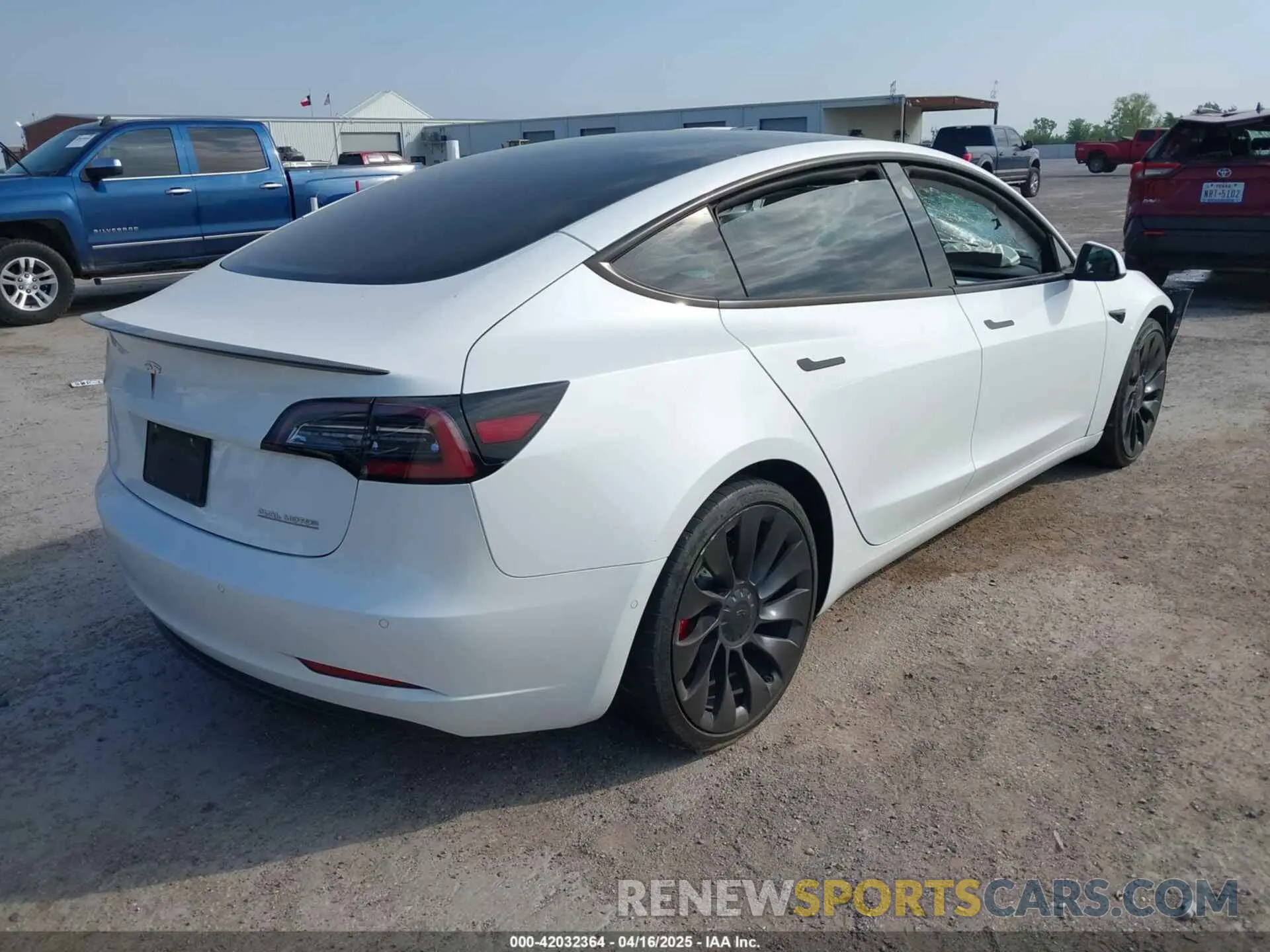 4 Photograph of a damaged car 5YJ3E1EC4NF134624 TESLA MODEL 3 2022