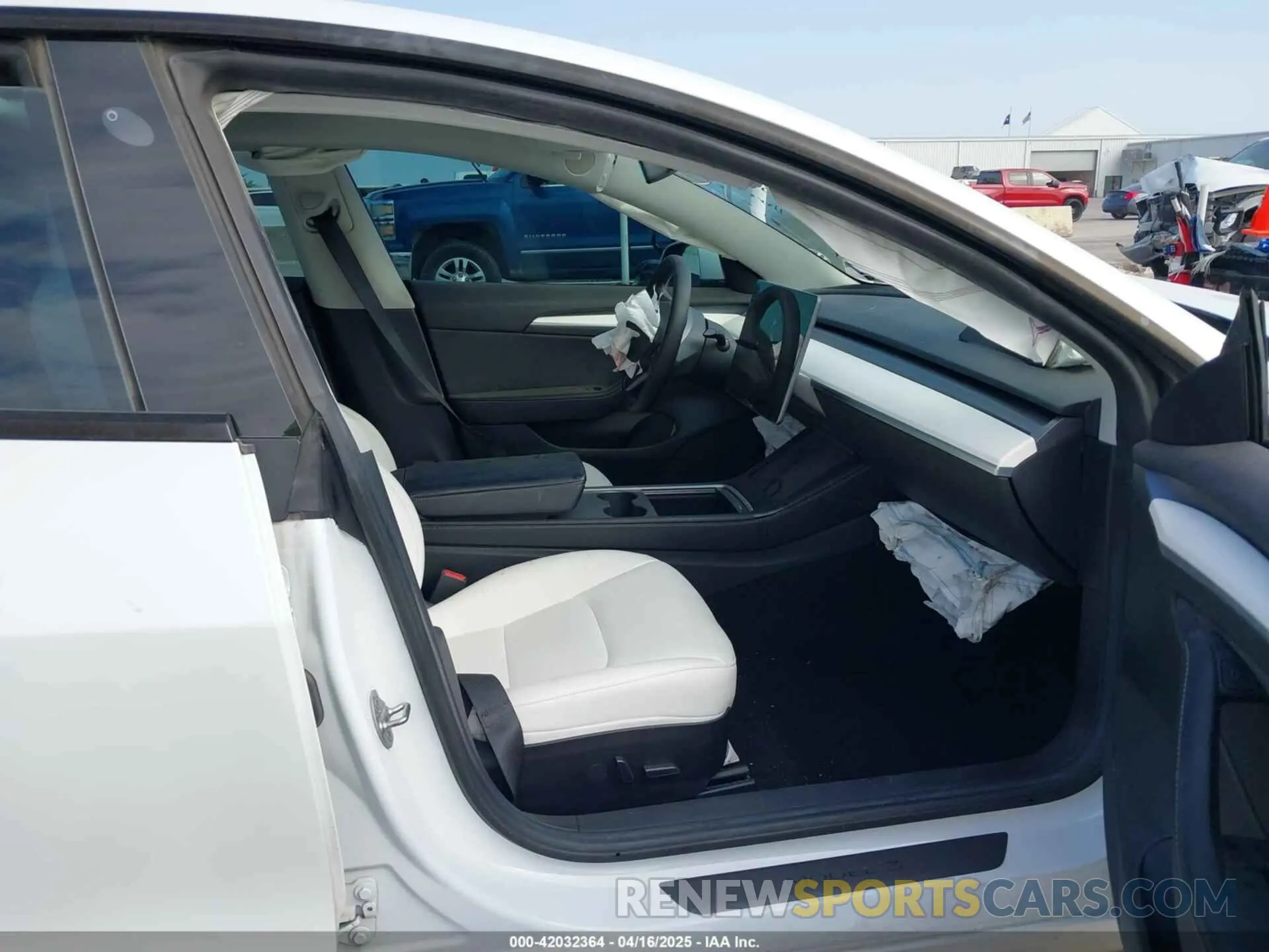5 Photograph of a damaged car 5YJ3E1EC4NF134624 TESLA MODEL 3 2022
