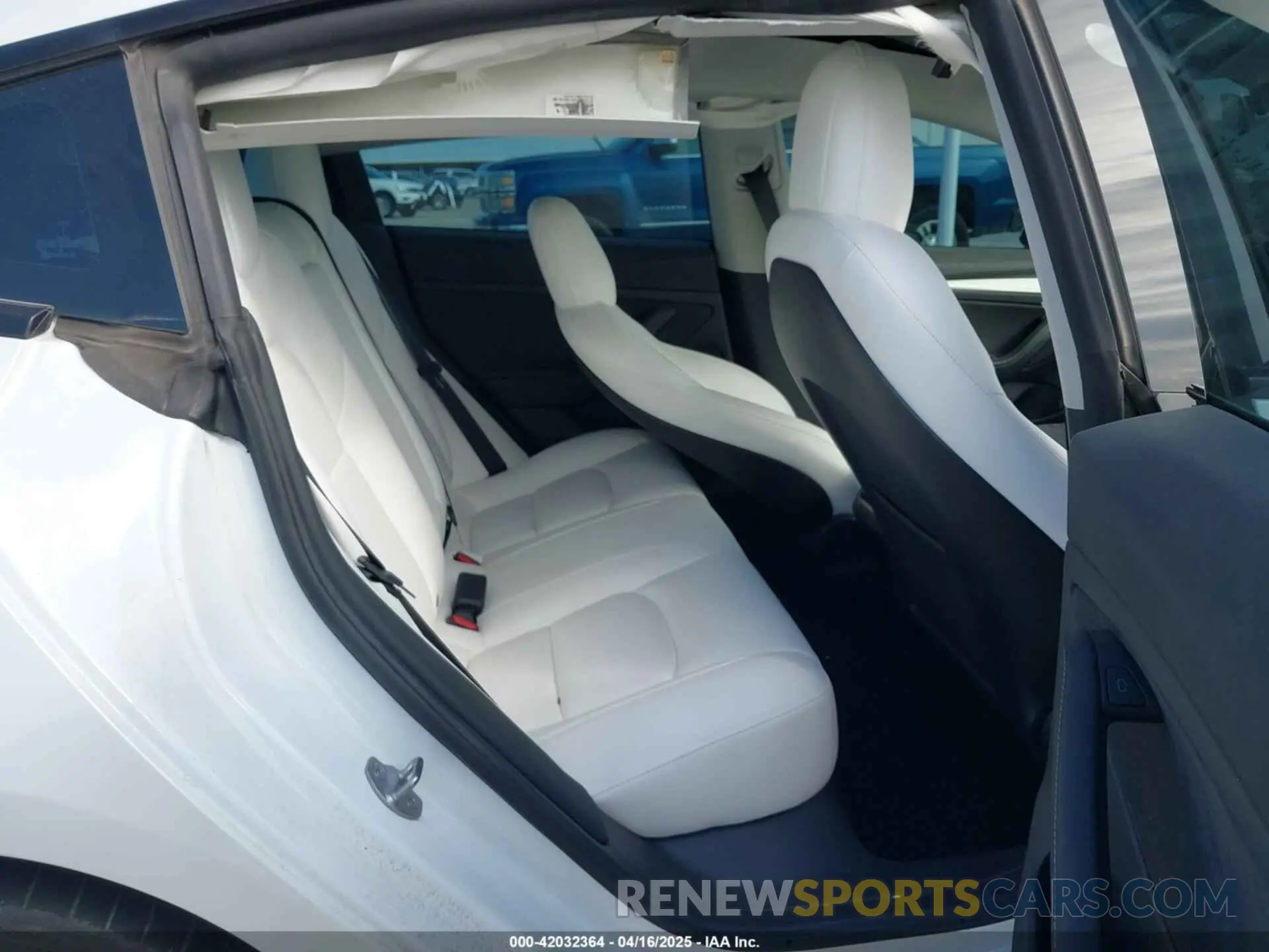 8 Photograph of a damaged car 5YJ3E1EC4NF134624 TESLA MODEL 3 2022