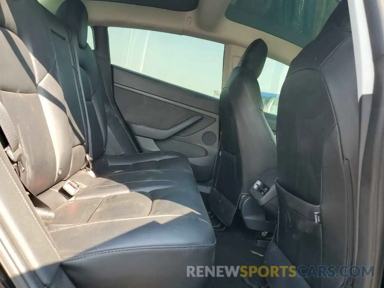 10 Photograph of a damaged car 5YJ3E1EC4NF209306 TESLA MODEL 3 2022