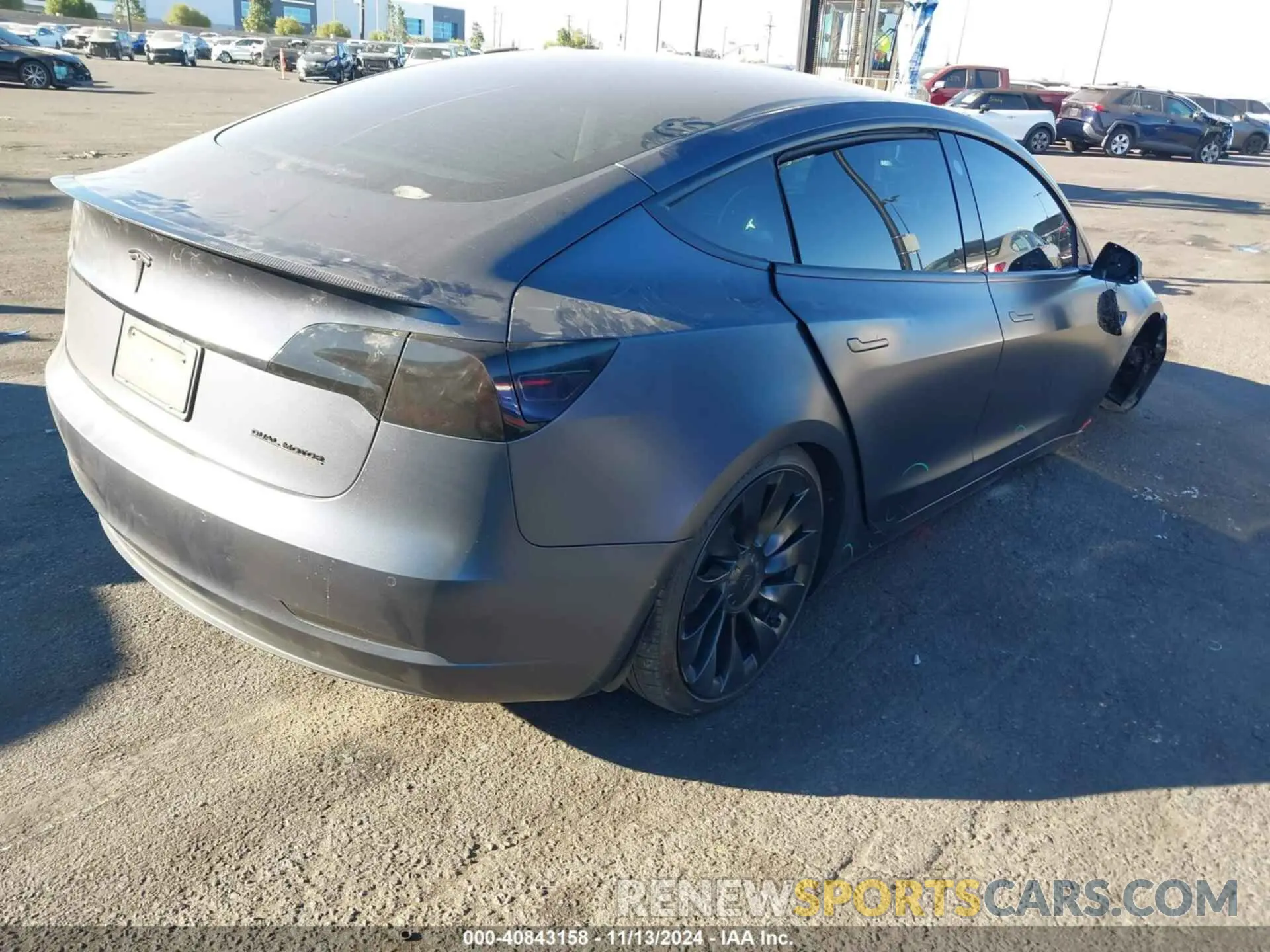 4 Photograph of a damaged car 5YJ3E1EC4NF265813 TESLA MODEL 3 2022