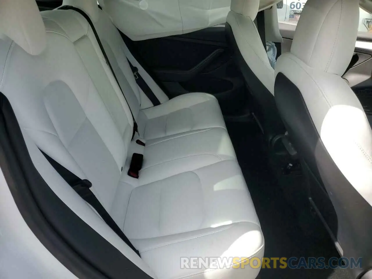 10 Photograph of a damaged car 5YJ3E1EC4NF269389 TESLA MODEL 3 2022