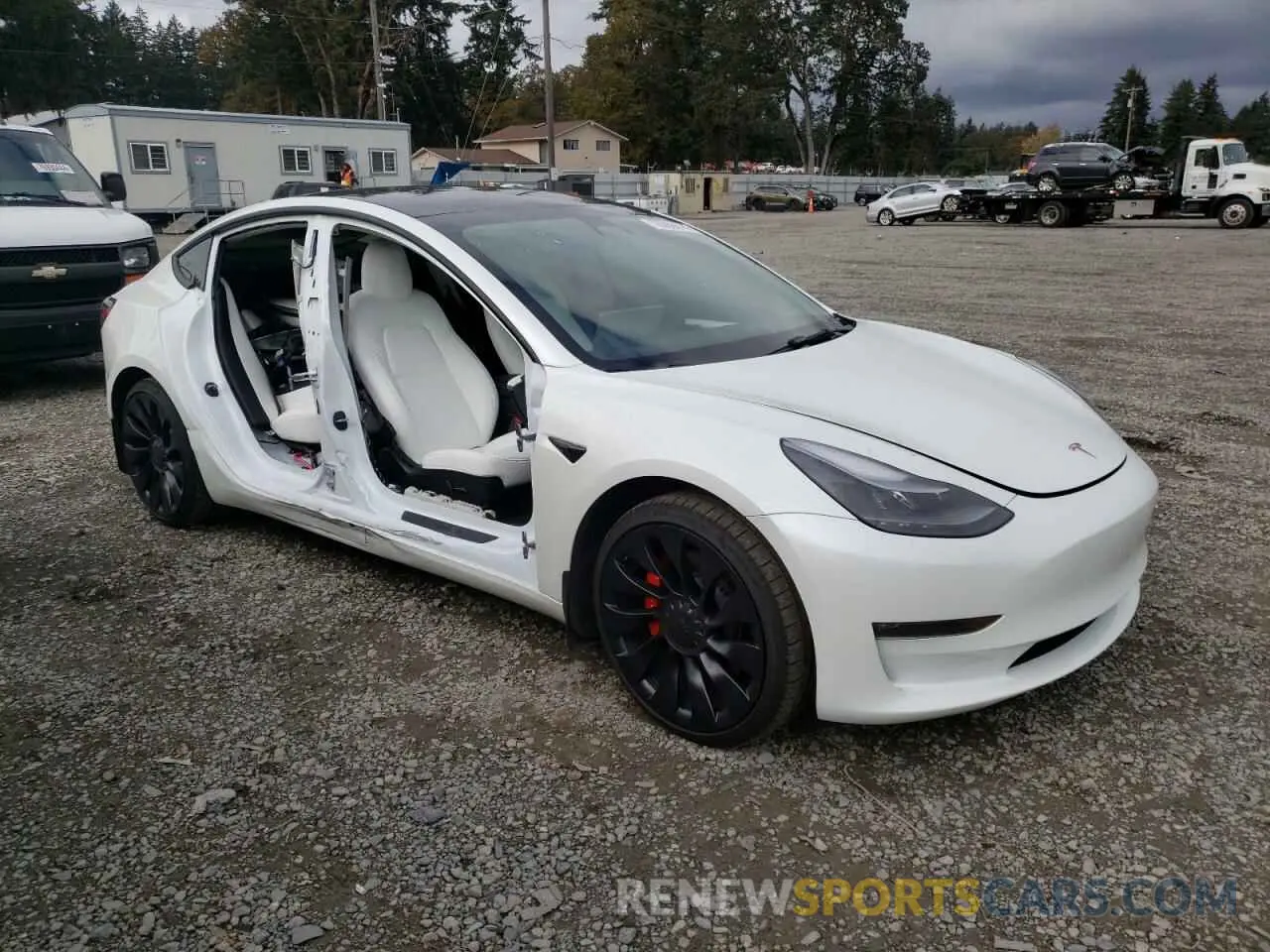 4 Photograph of a damaged car 5YJ3E1EC4NF293417 TESLA MODEL 3 2022