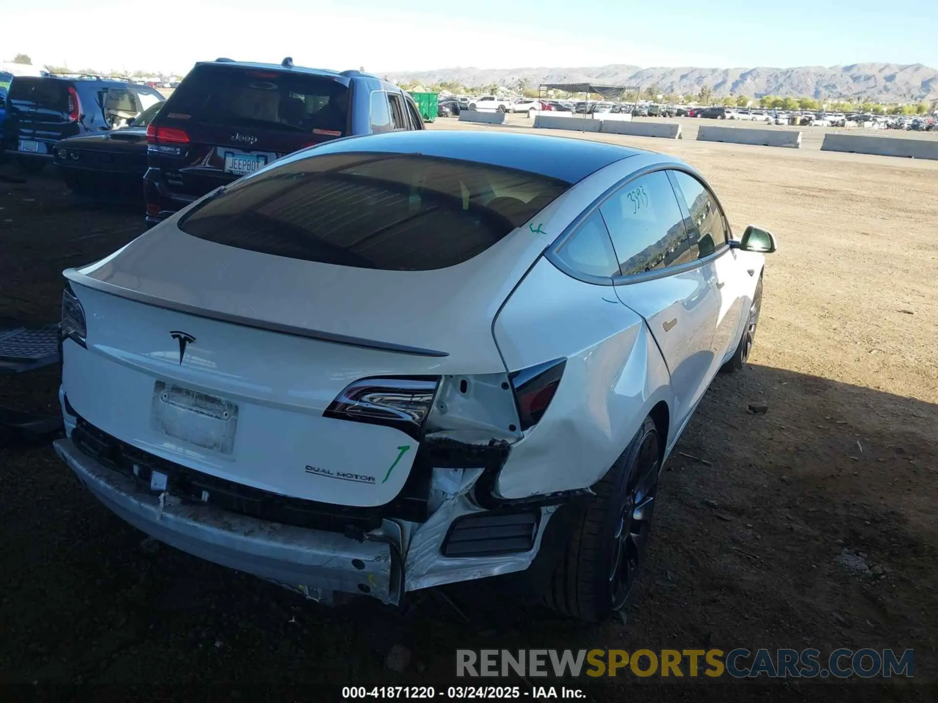 4 Photograph of a damaged car 5YJ3E1EC4NF342227 TESLA MODEL 3 2022