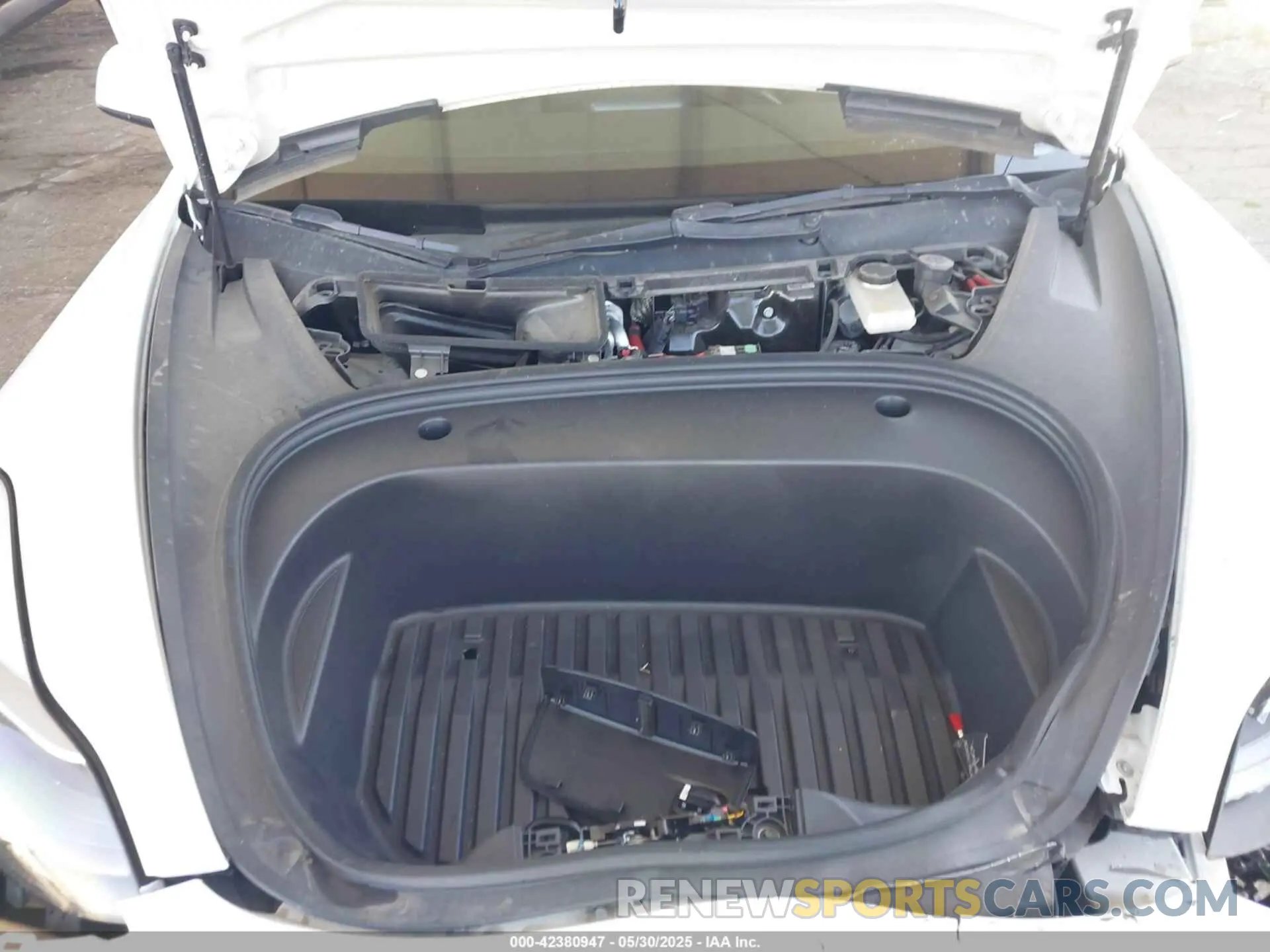10 Photograph of a damaged car 5YJ3E1EC5NF195612 TESLA MODEL 3 2022