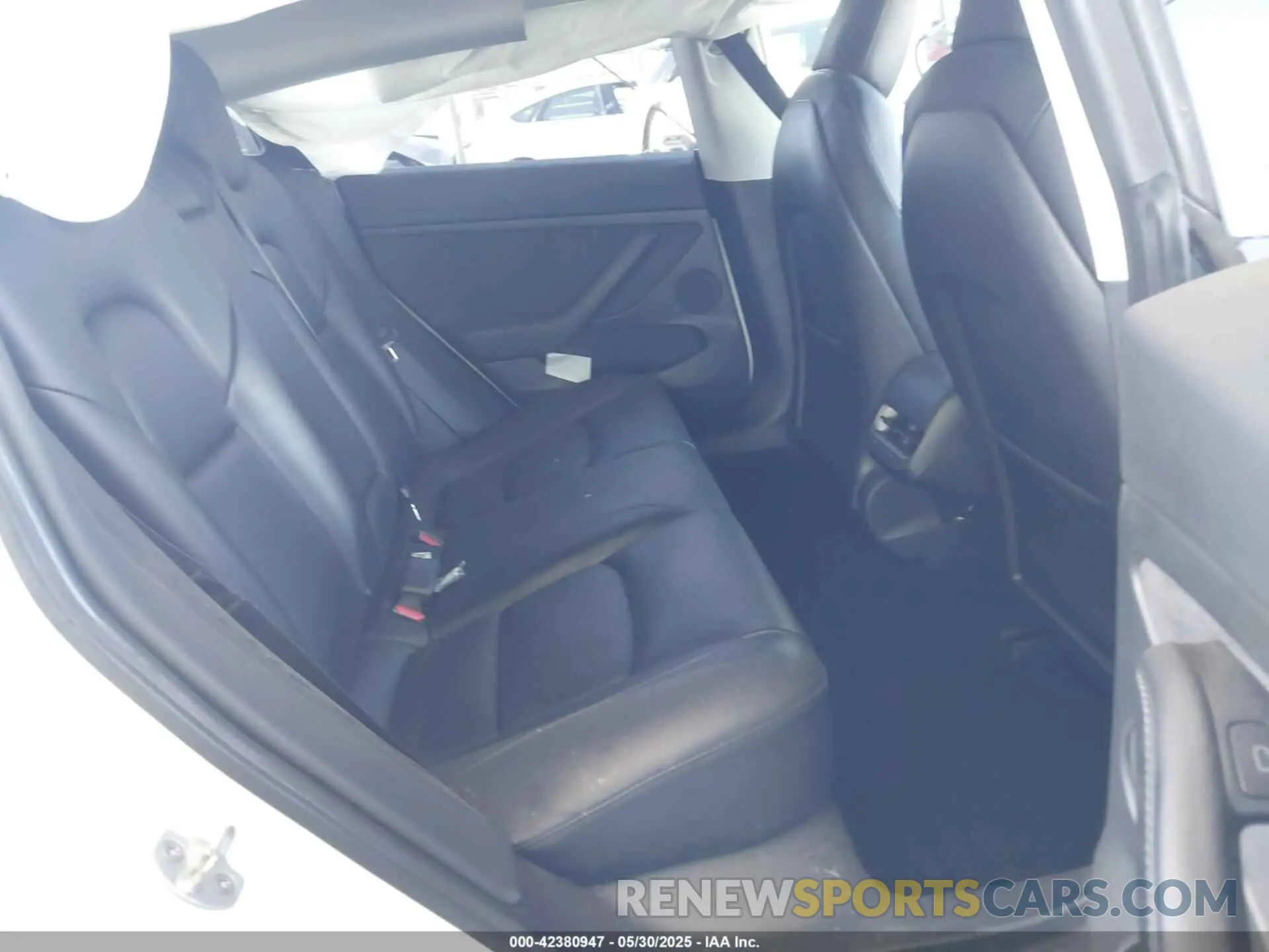 8 Photograph of a damaged car 5YJ3E1EC5NF195612 TESLA MODEL 3 2022