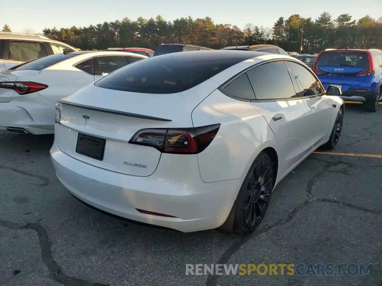 4 Photograph of a damaged car 5YJ3E1EC5NF344147 TESLA MODEL 3 2022