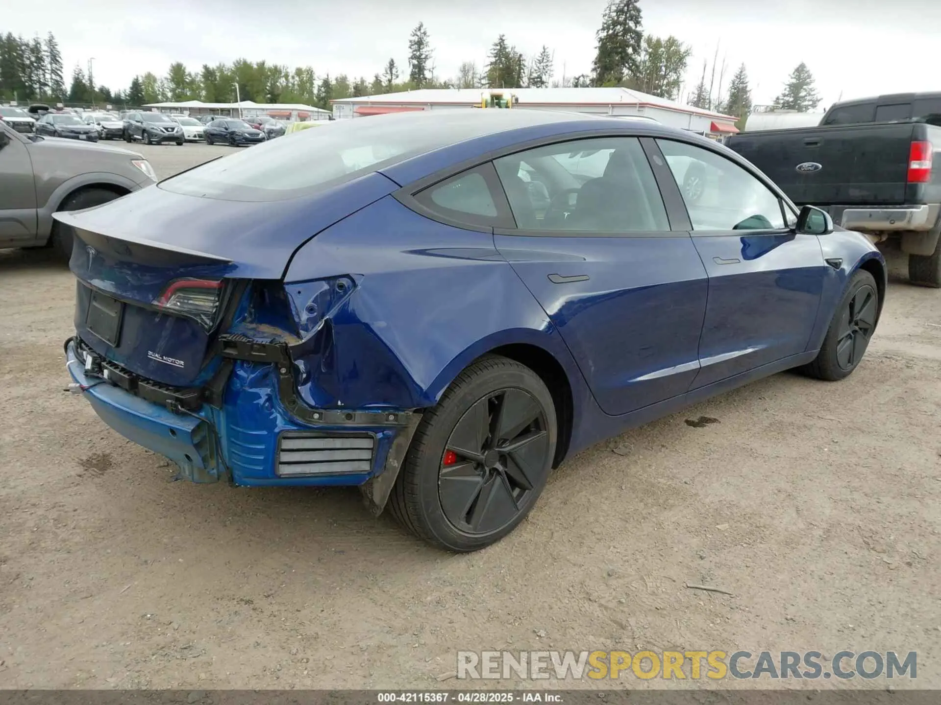 4 Photograph of a damaged car 5YJ3E1EC5NF356461 TESLA MODEL 3 2022