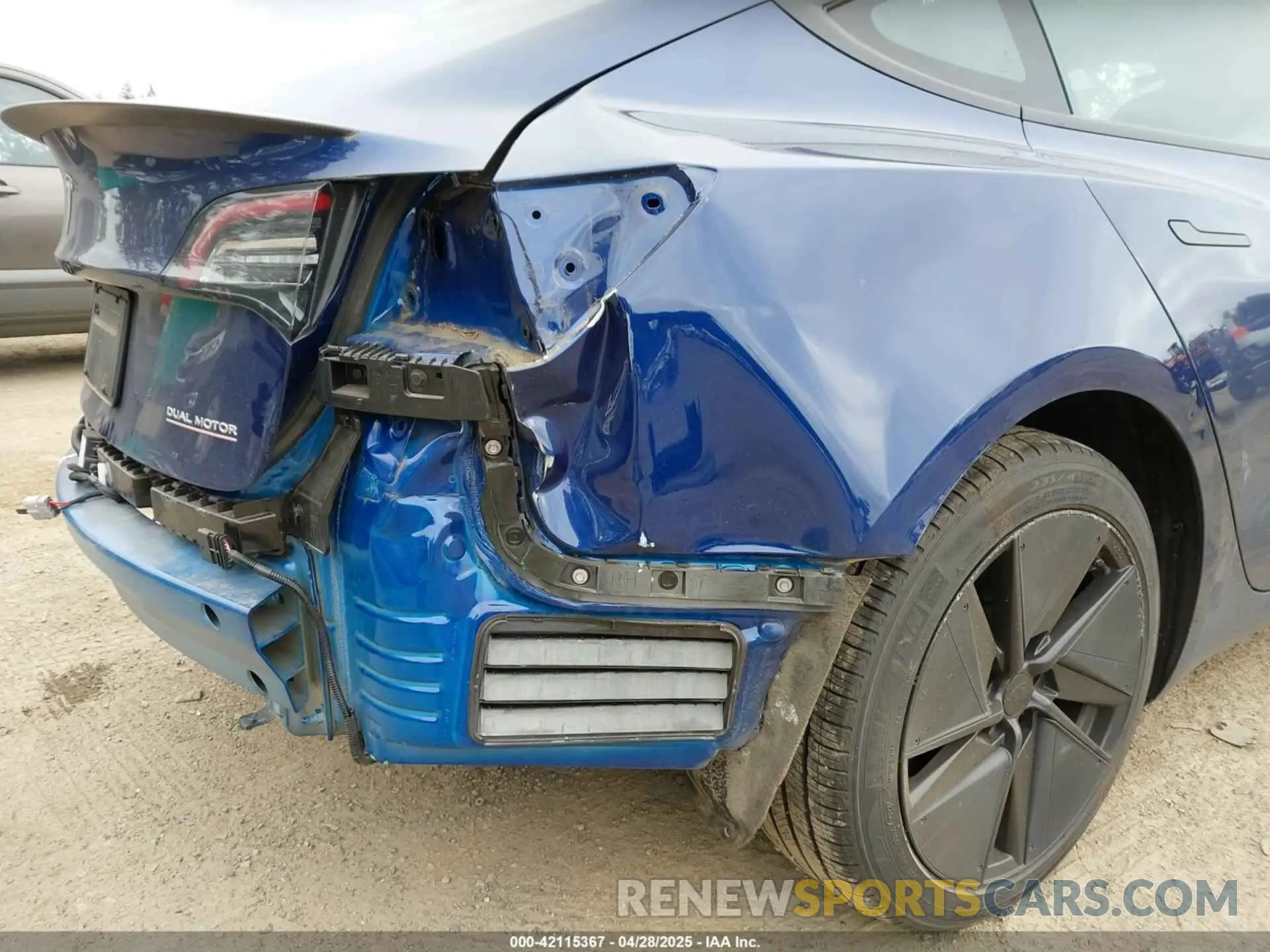6 Photograph of a damaged car 5YJ3E1EC5NF356461 TESLA MODEL 3 2022