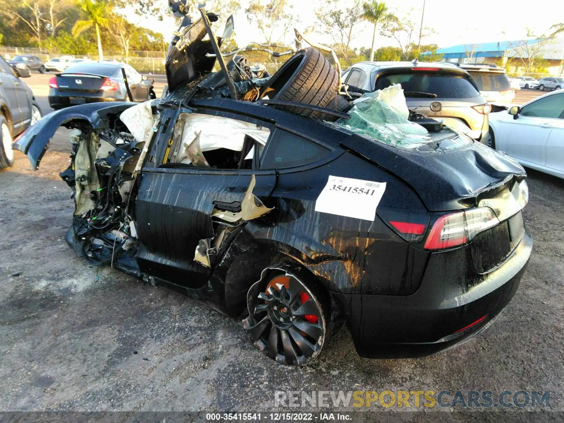 3 Photograph of a damaged car 5YJ3E1EC6NF125276 TESLA MODEL 3 2022