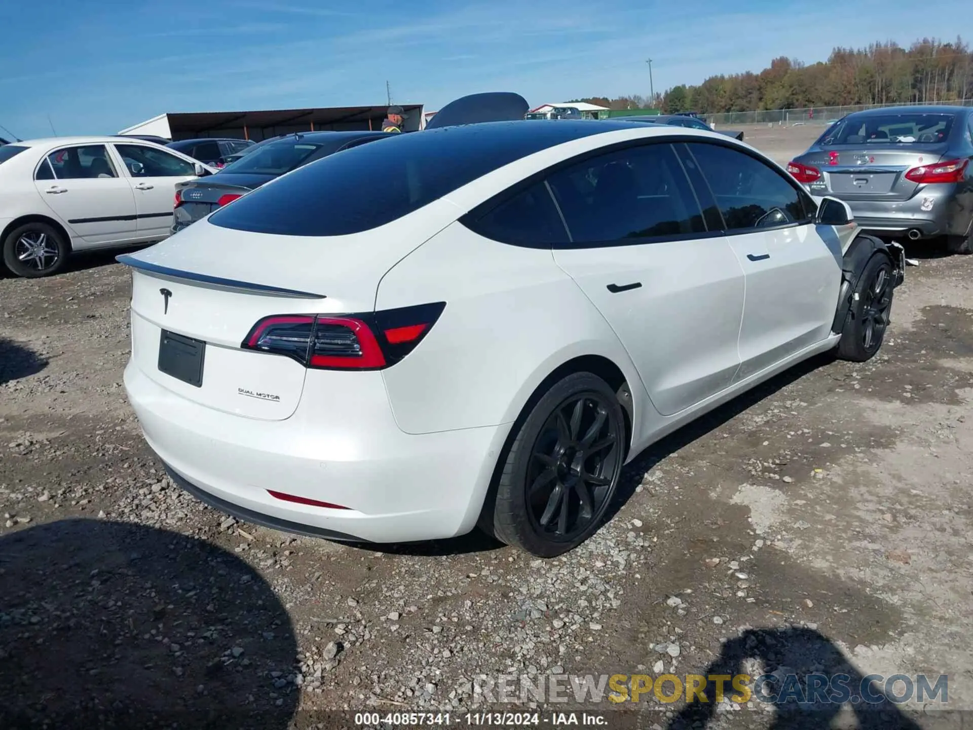 4 Photograph of a damaged car 5YJ3E1EC6NF342892 TESLA MODEL 3 2022