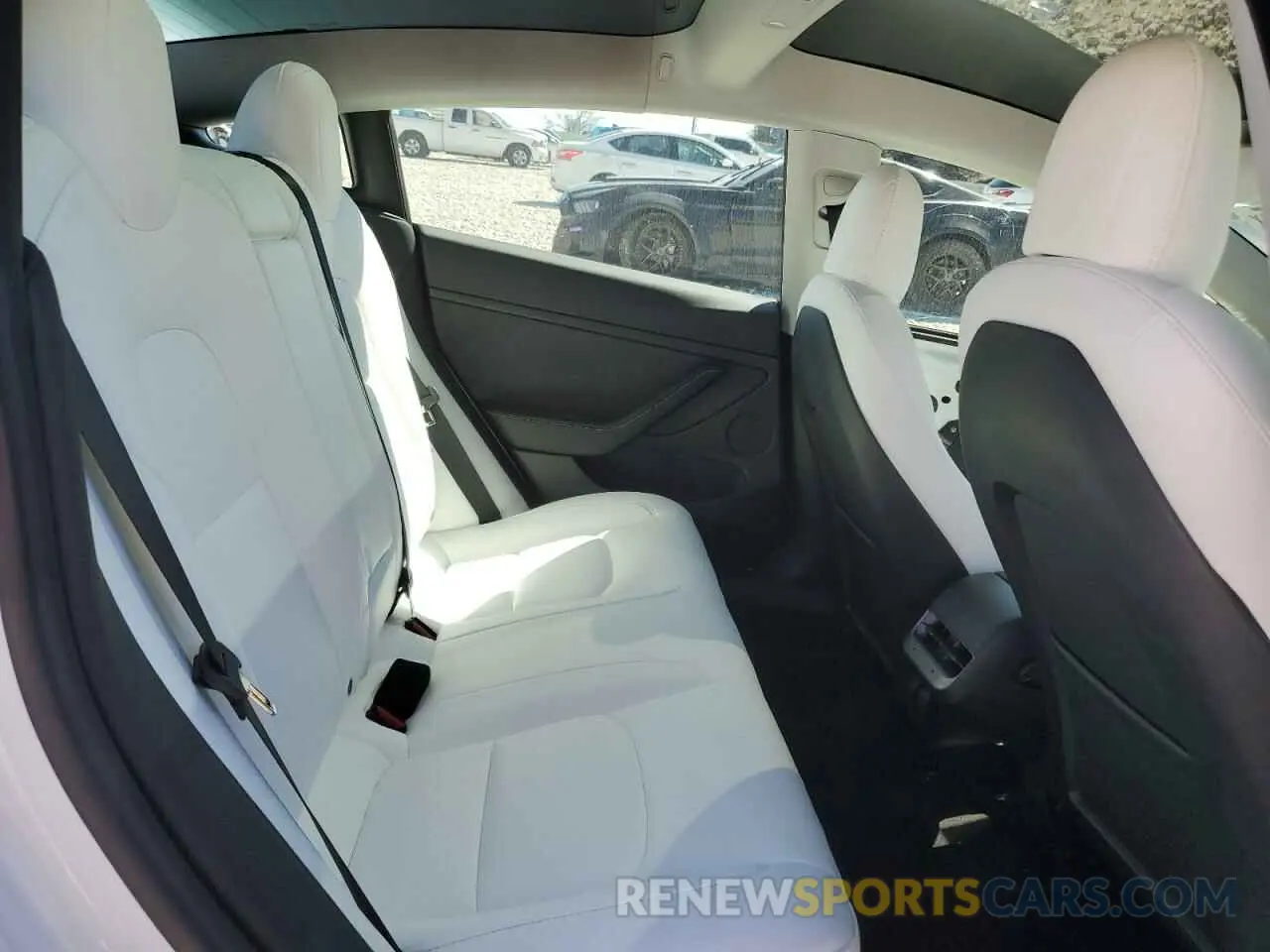 10 Photograph of a damaged car 5YJ3E1EC6NF358784 TESLA MODEL 3 2022