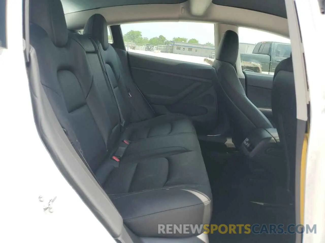 11 Photograph of a damaged car 5YJ3E1EC7NF138313 TESLA MODEL 3 2022