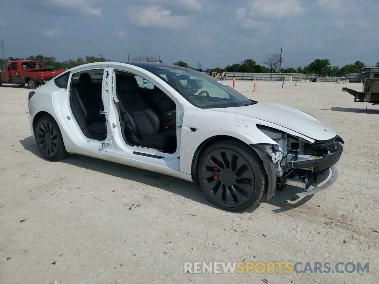 4 Photograph of a damaged car 5YJ3E1EC7NF138313 TESLA MODEL 3 2022