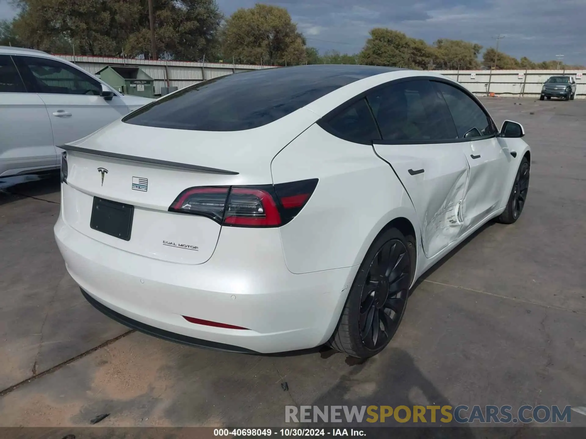 4 Photograph of a damaged car 5YJ3E1EC8NF163155 TESLA MODEL 3 2022