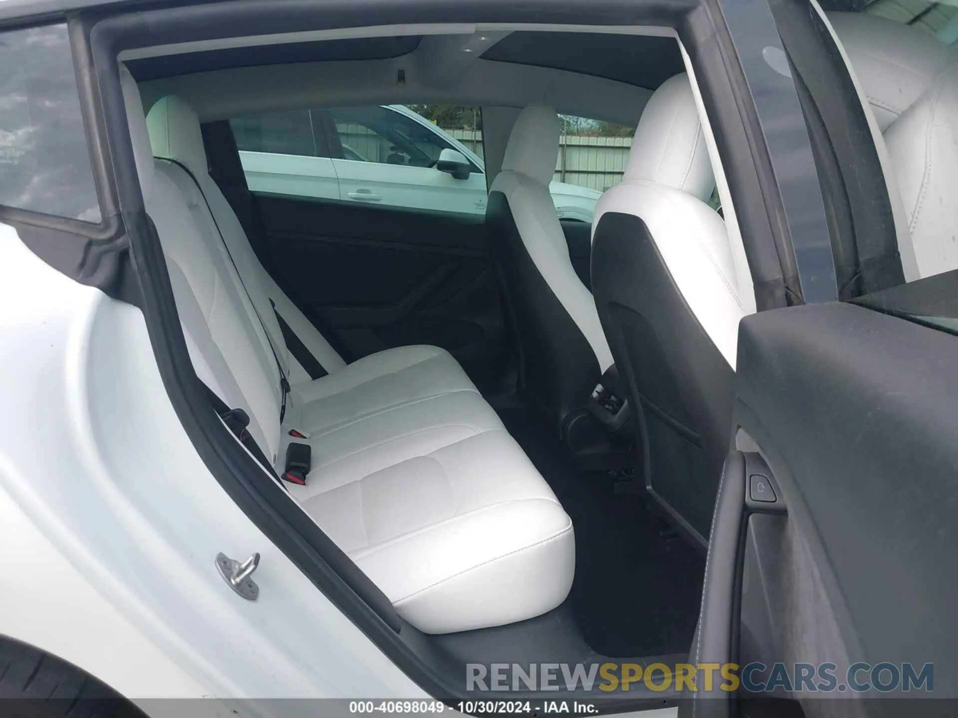 8 Photograph of a damaged car 5YJ3E1EC8NF163155 TESLA MODEL 3 2022