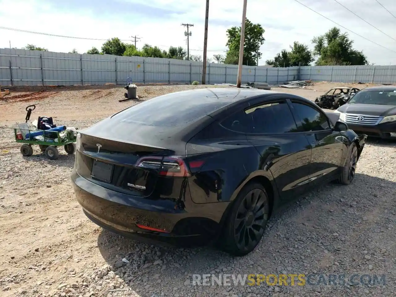 4 Photograph of a damaged car 5YJ3E1EC8NF193529 TESLA MODEL 3 2022