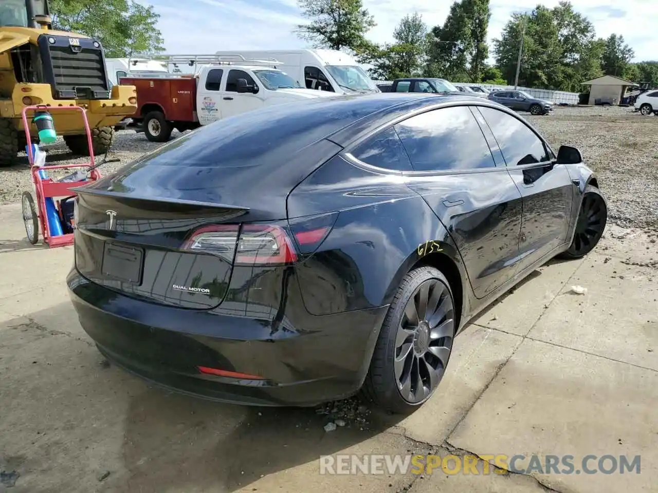 4 Photograph of a damaged car 5YJ3E1EC8NF238226 TESLA MODEL 3 2022