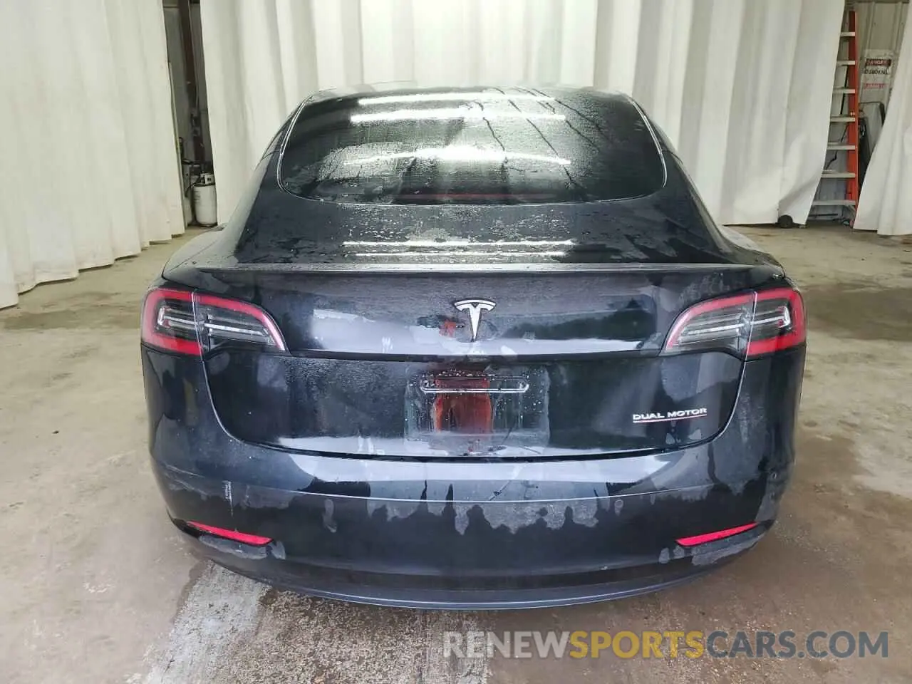 6 Photograph of a damaged car 5YJ3E1EC8NF239831 TESLA MODEL 3 2022