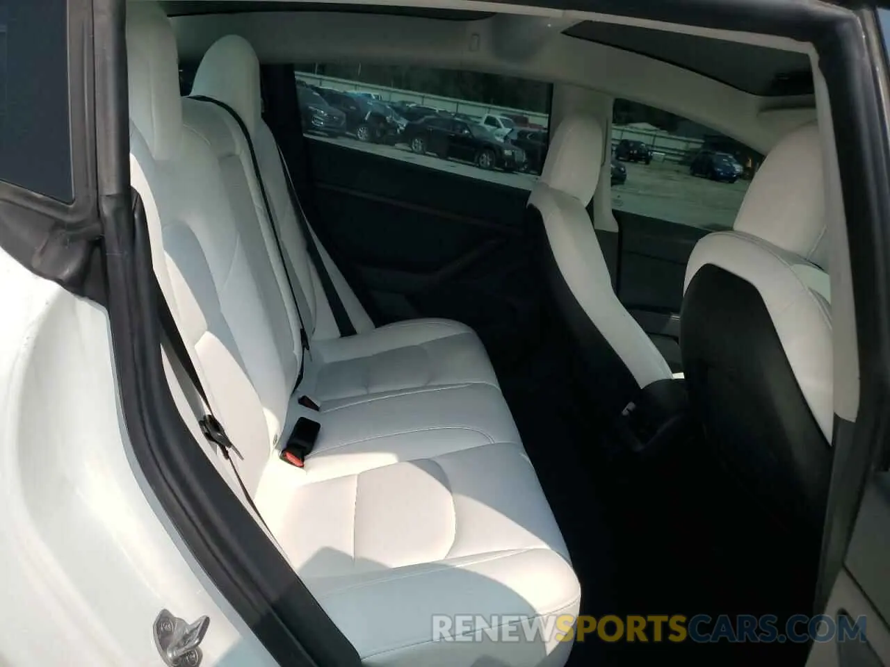 10 Photograph of a damaged car 5YJ3E1EC8NF269850 TESLA MODEL 3 2022