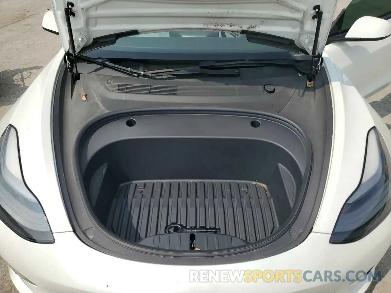 11 Photograph of a damaged car 5YJ3E1EC8NF269850 TESLA MODEL 3 2022