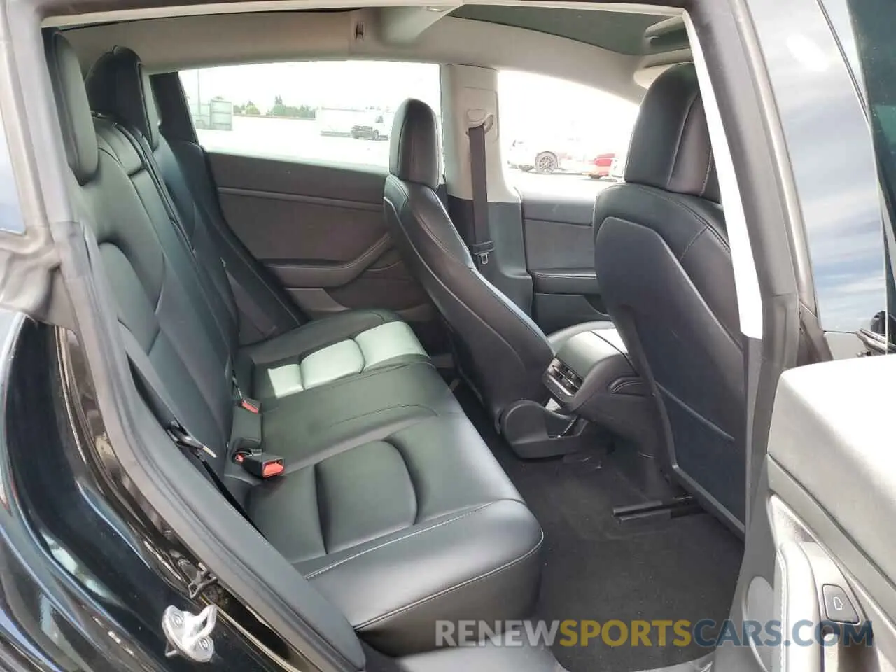 10 Photograph of a damaged car 5YJ3E1EC8NF270240 TESLA MODEL 3 2022