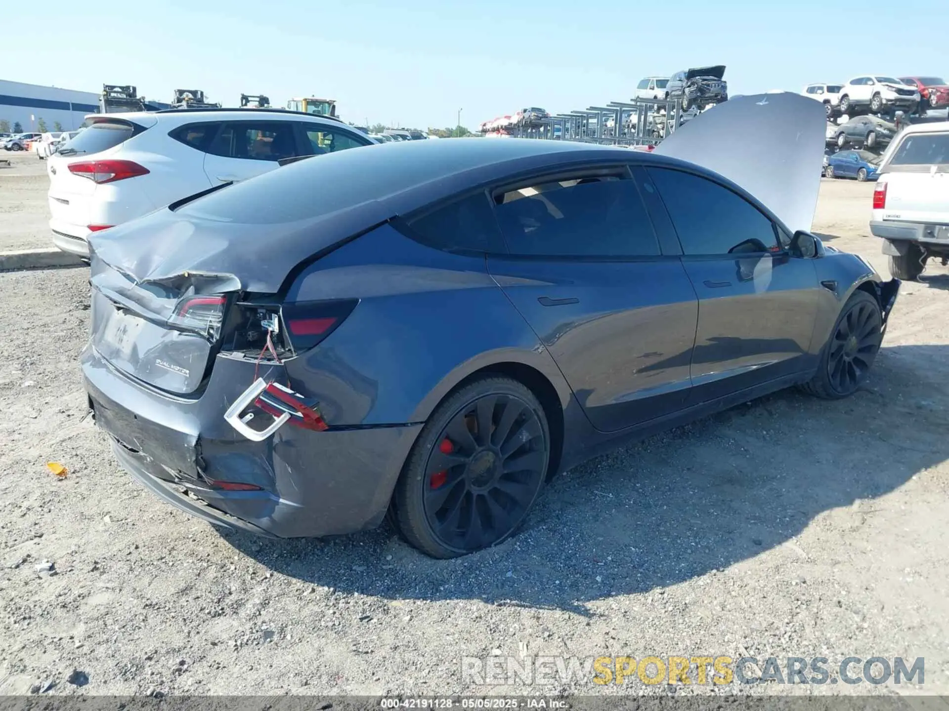 4 Photograph of a damaged car 5YJ3E1EC8NF276975 TESLA MODEL 3 2022