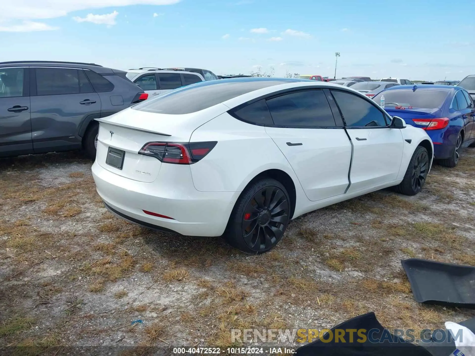 4 Photograph of a damaged car 5YJ3E1EC8NF347477 TESLA MODEL 3 2022