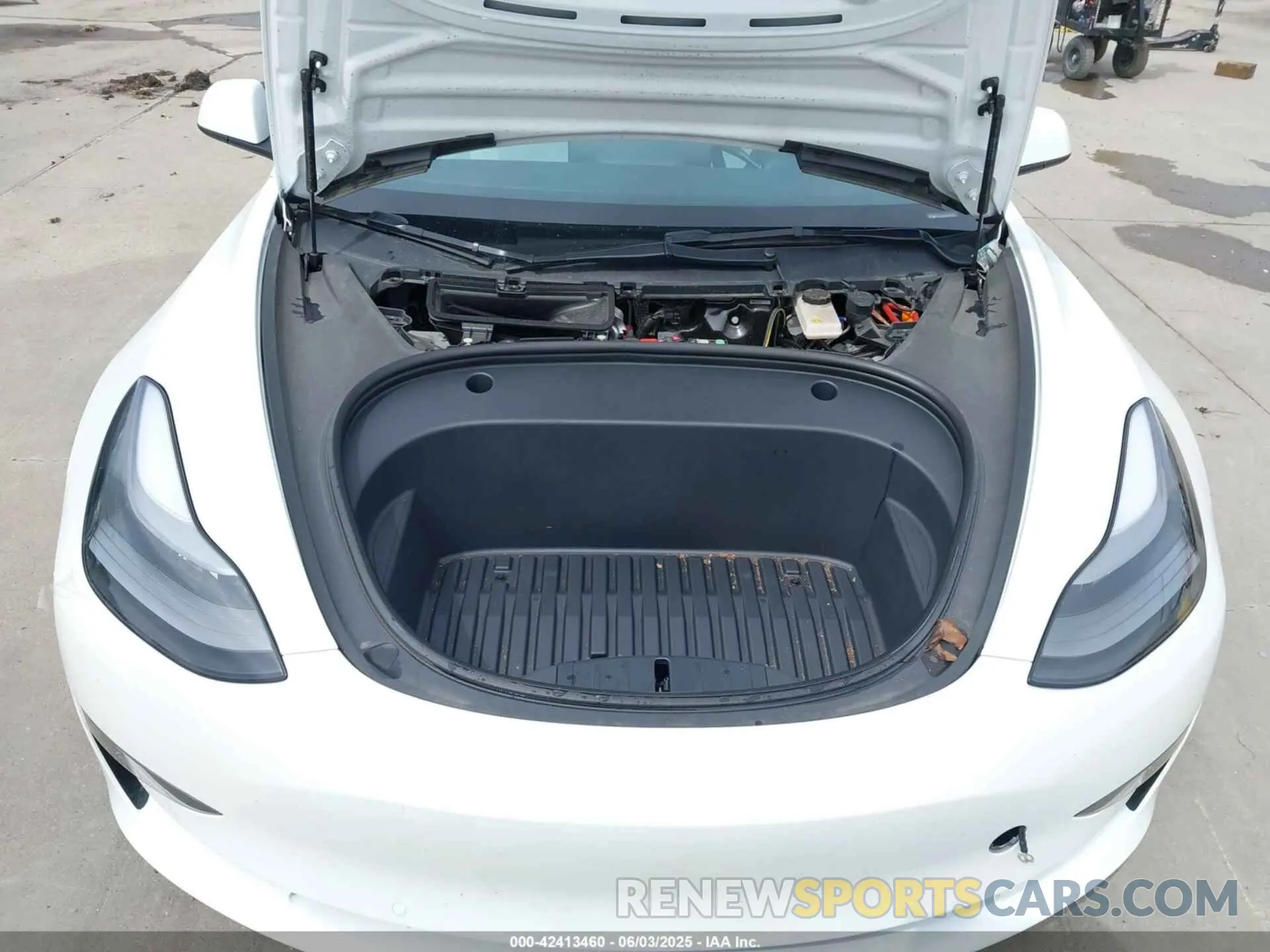 10 Photograph of a damaged car 5YJ3E1EC8NF347754 TESLA MODEL 3 2022