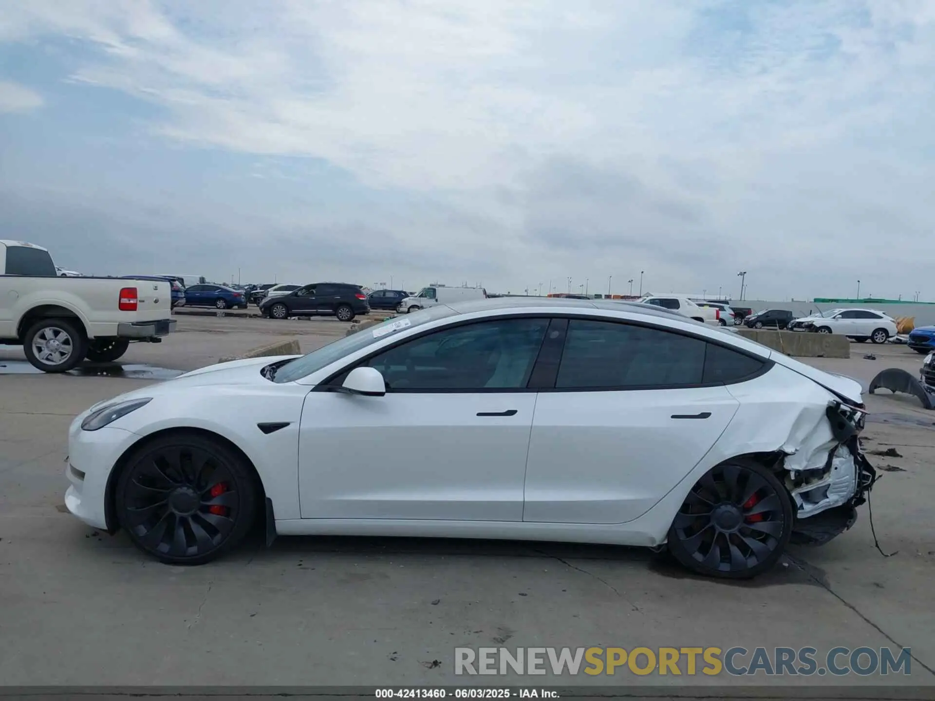 14 Photograph of a damaged car 5YJ3E1EC8NF347754 TESLA MODEL 3 2022