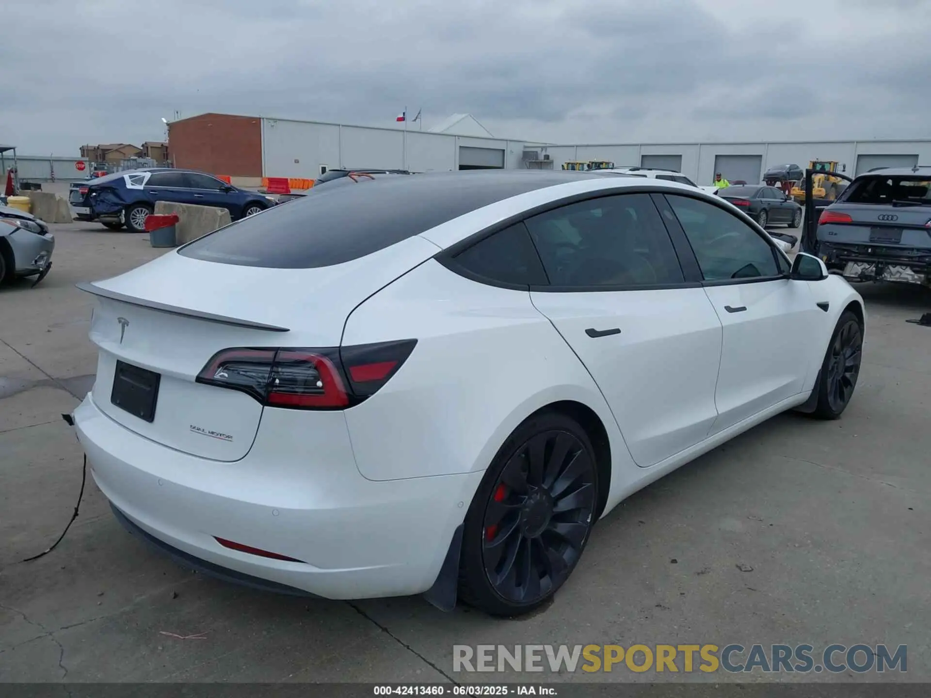 4 Photograph of a damaged car 5YJ3E1EC8NF347754 TESLA MODEL 3 2022
