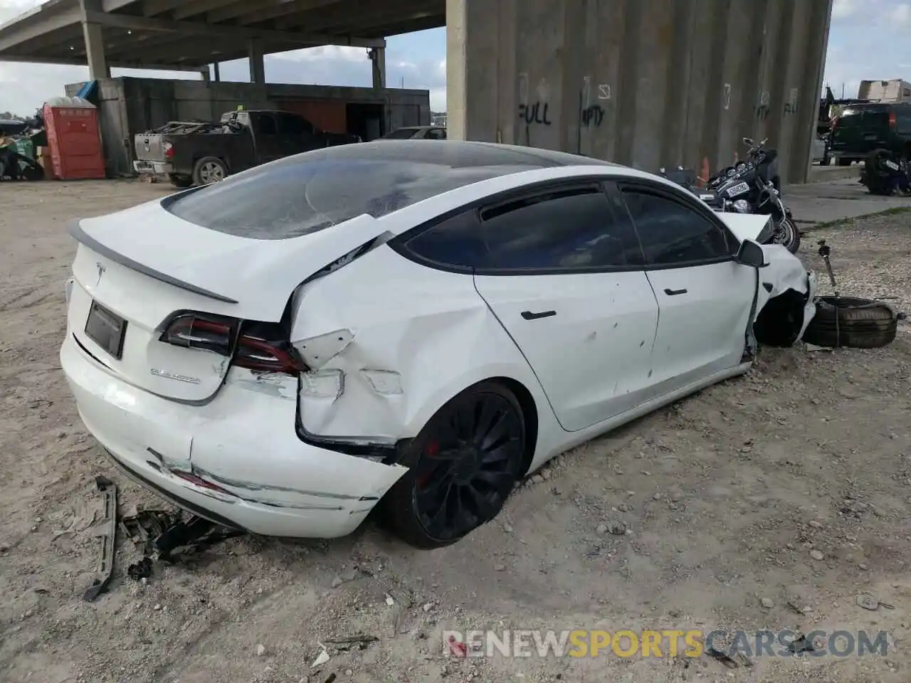 4 Photograph of a damaged car 5YJ3E1EC8NF348810 TESLA MODEL 3 2022