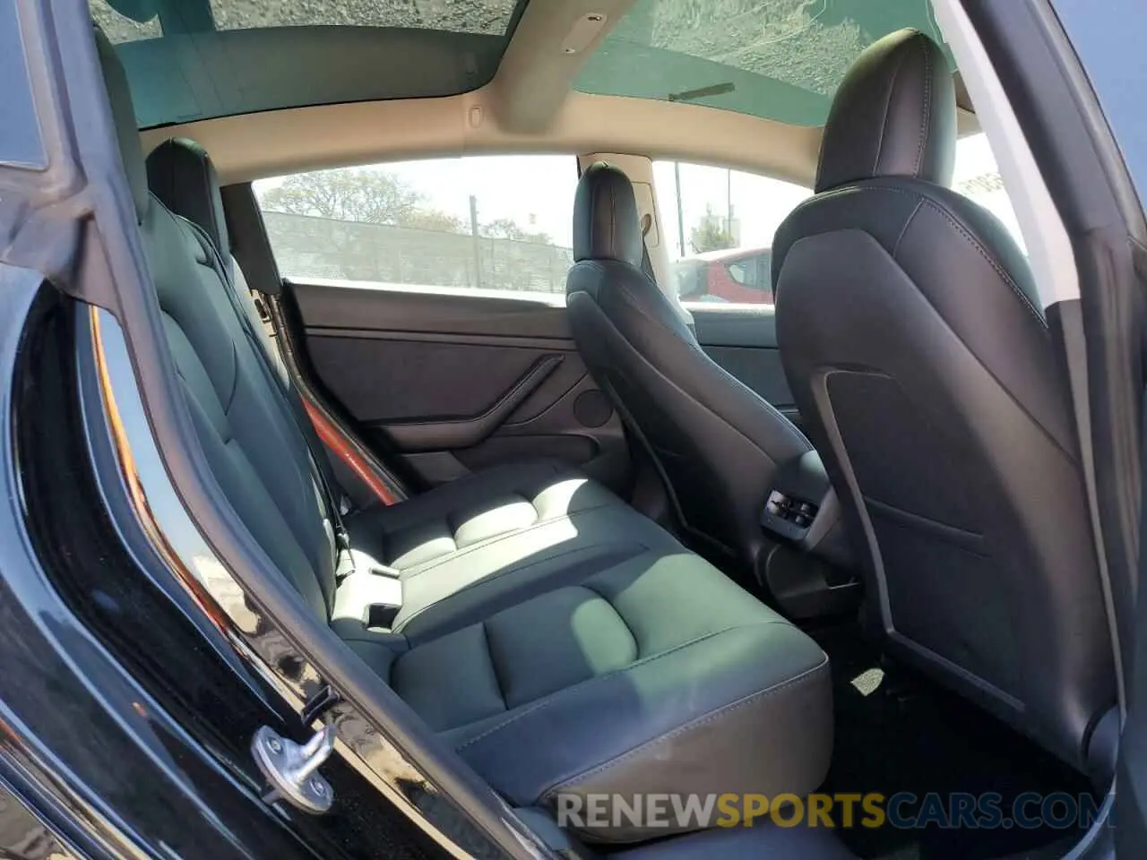 11 Photograph of a damaged car 5YJ3E1EC8NF353747 TESLA MODEL 3 2022