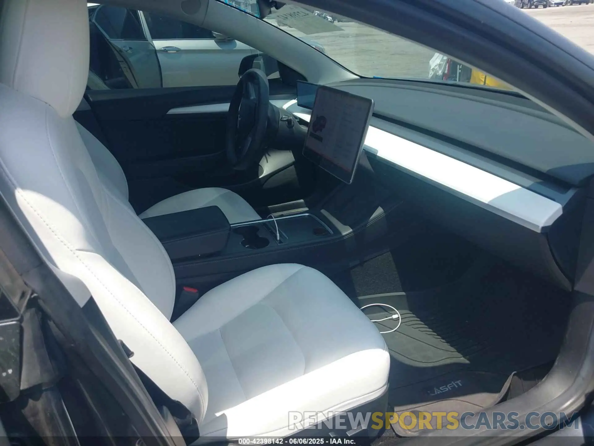5 Photograph of a damaged car 5YJ3E1EC9NF154920 TESLA MODEL 3 2022