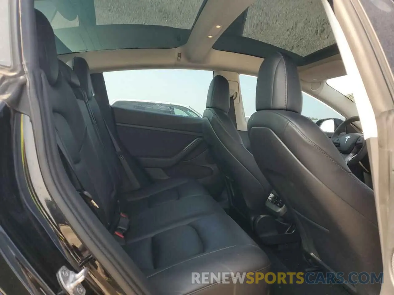 10 Photograph of a damaged car 5YJ3E1EC9NF170583 TESLA MODEL 3 2022