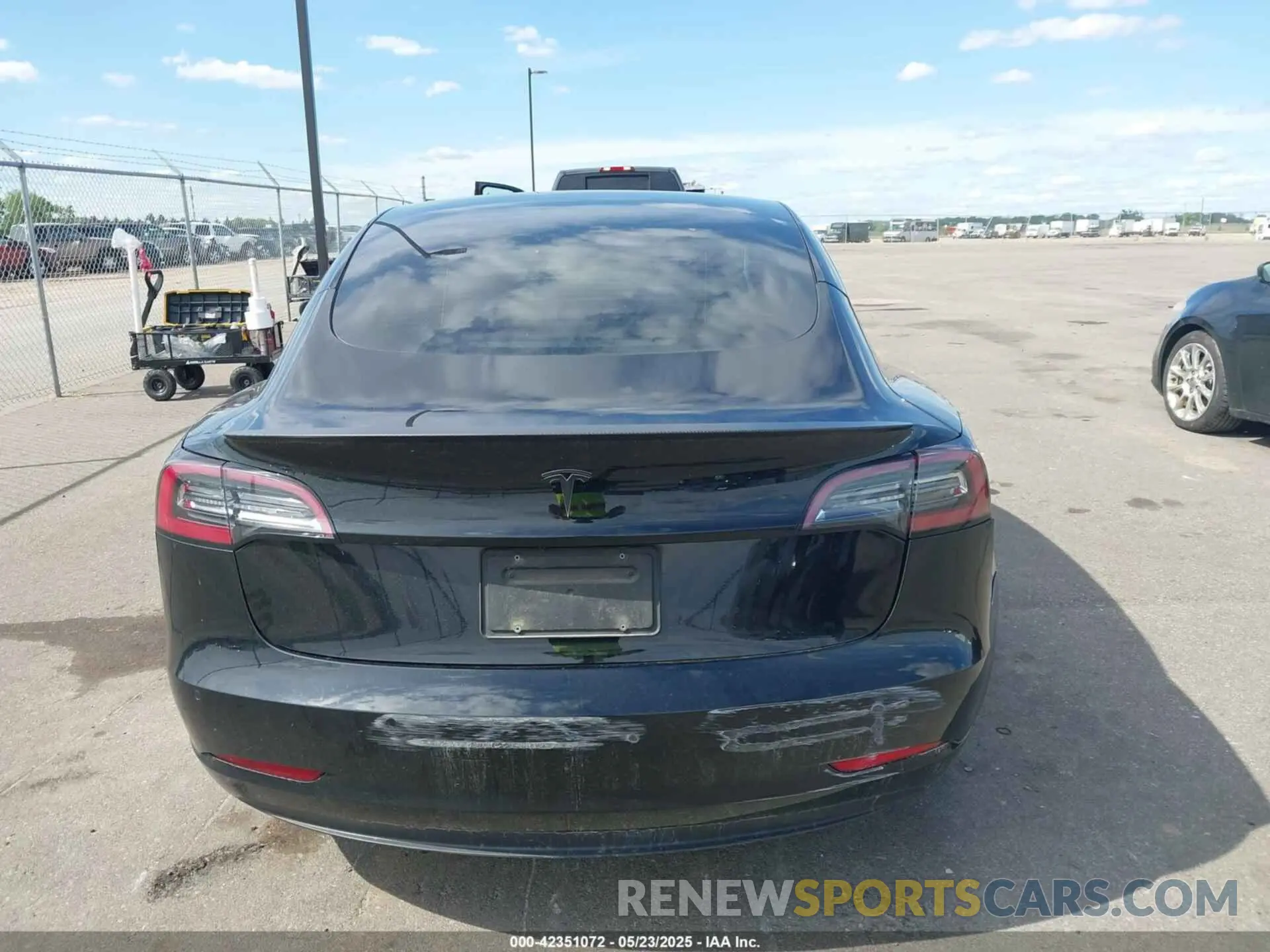 16 Photograph of a damaged car 5YJ3E1EC9NF240616 TESLA MODEL 3 2022