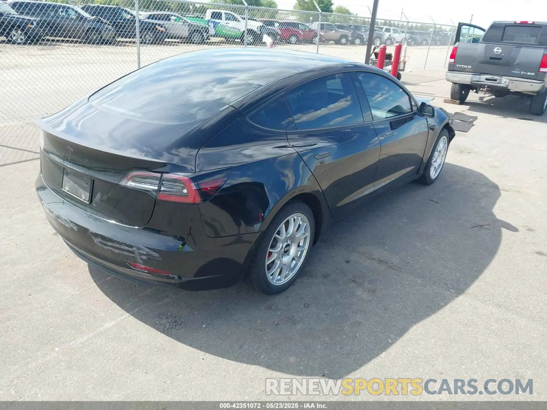 4 Photograph of a damaged car 5YJ3E1EC9NF240616 TESLA MODEL 3 2022