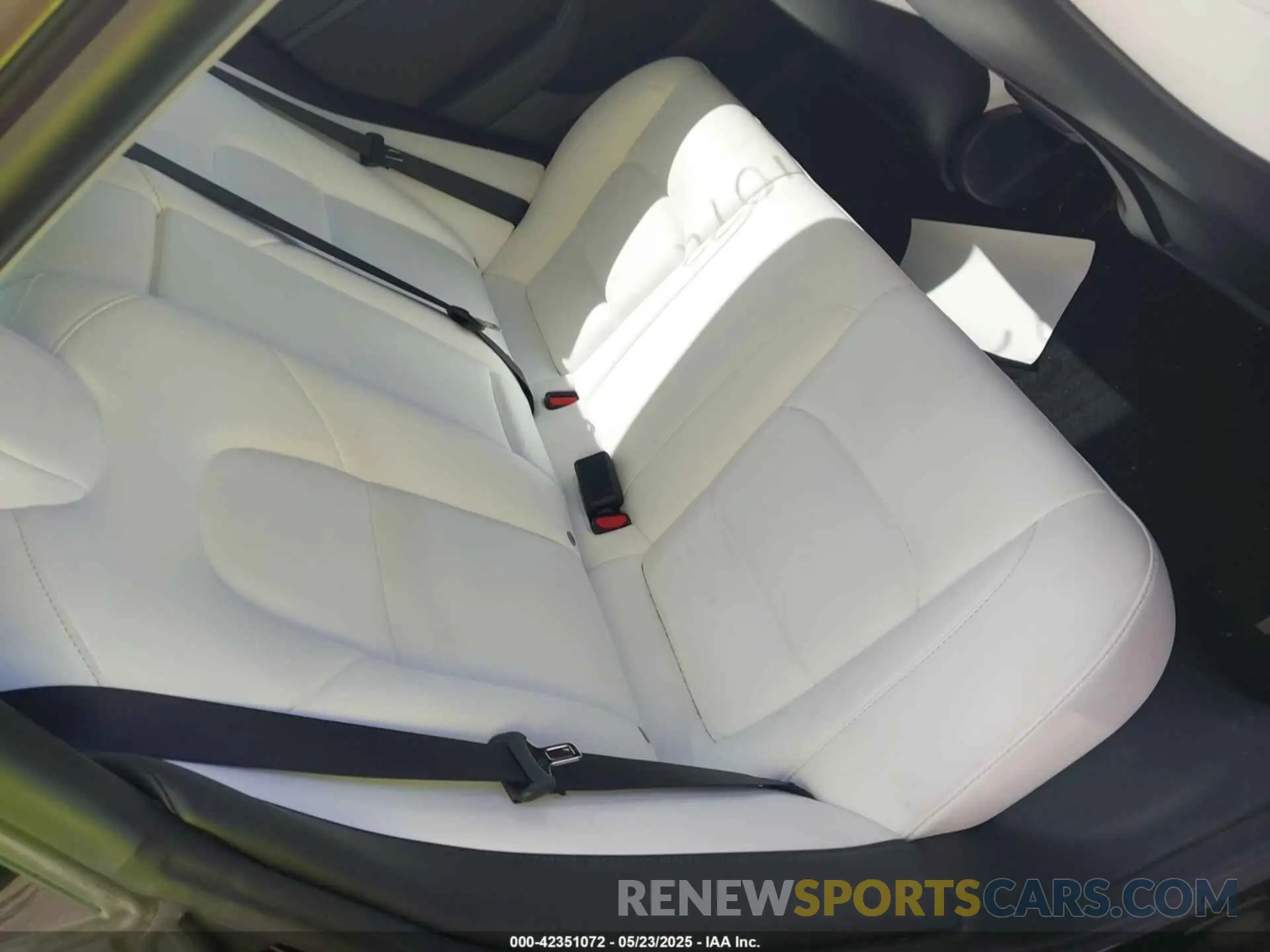 8 Photograph of a damaged car 5YJ3E1EC9NF240616 TESLA MODEL 3 2022