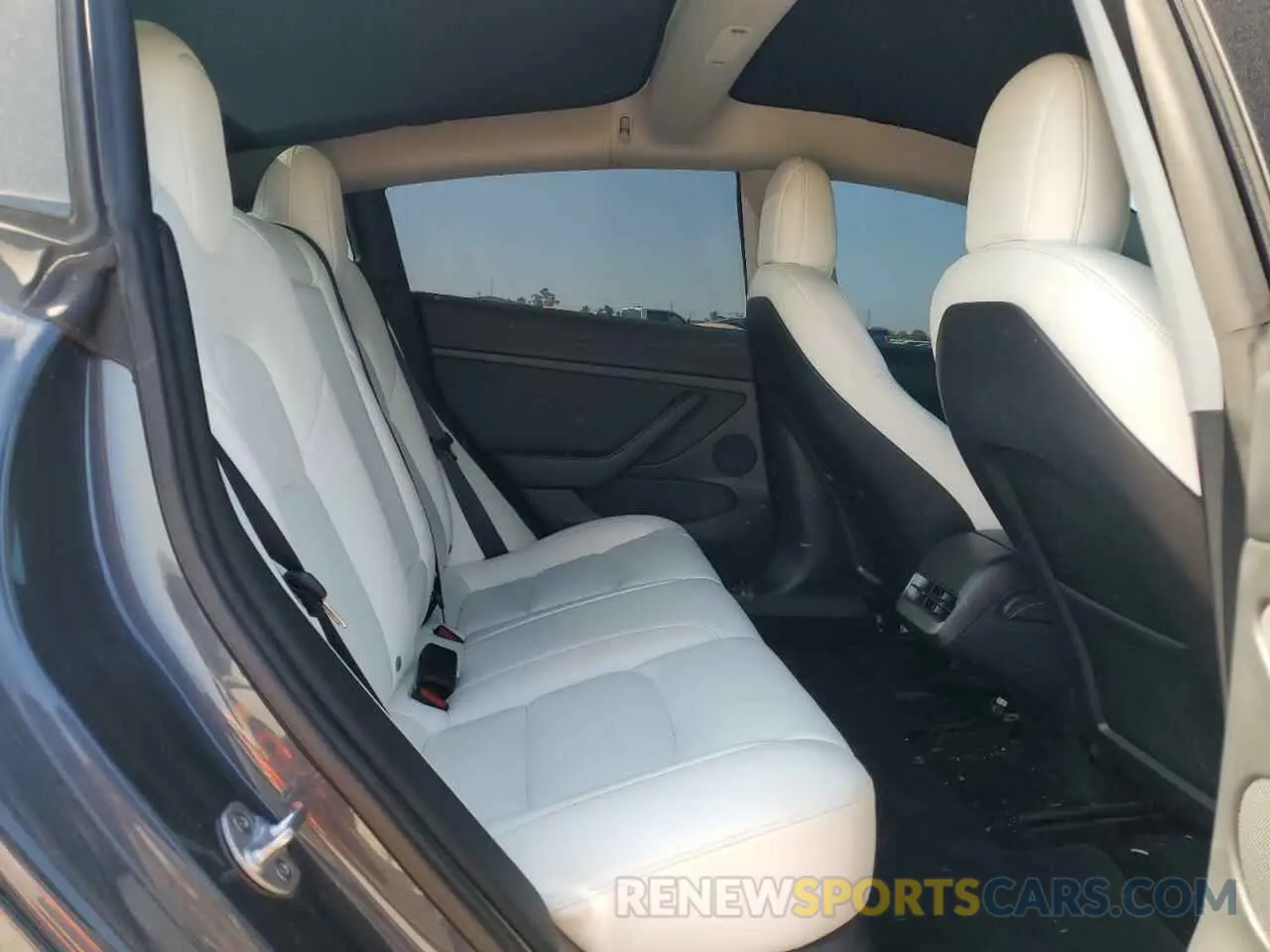 10 Photograph of a damaged car 5YJ3E1EC9NF247839 TESLA MODEL 3 2022