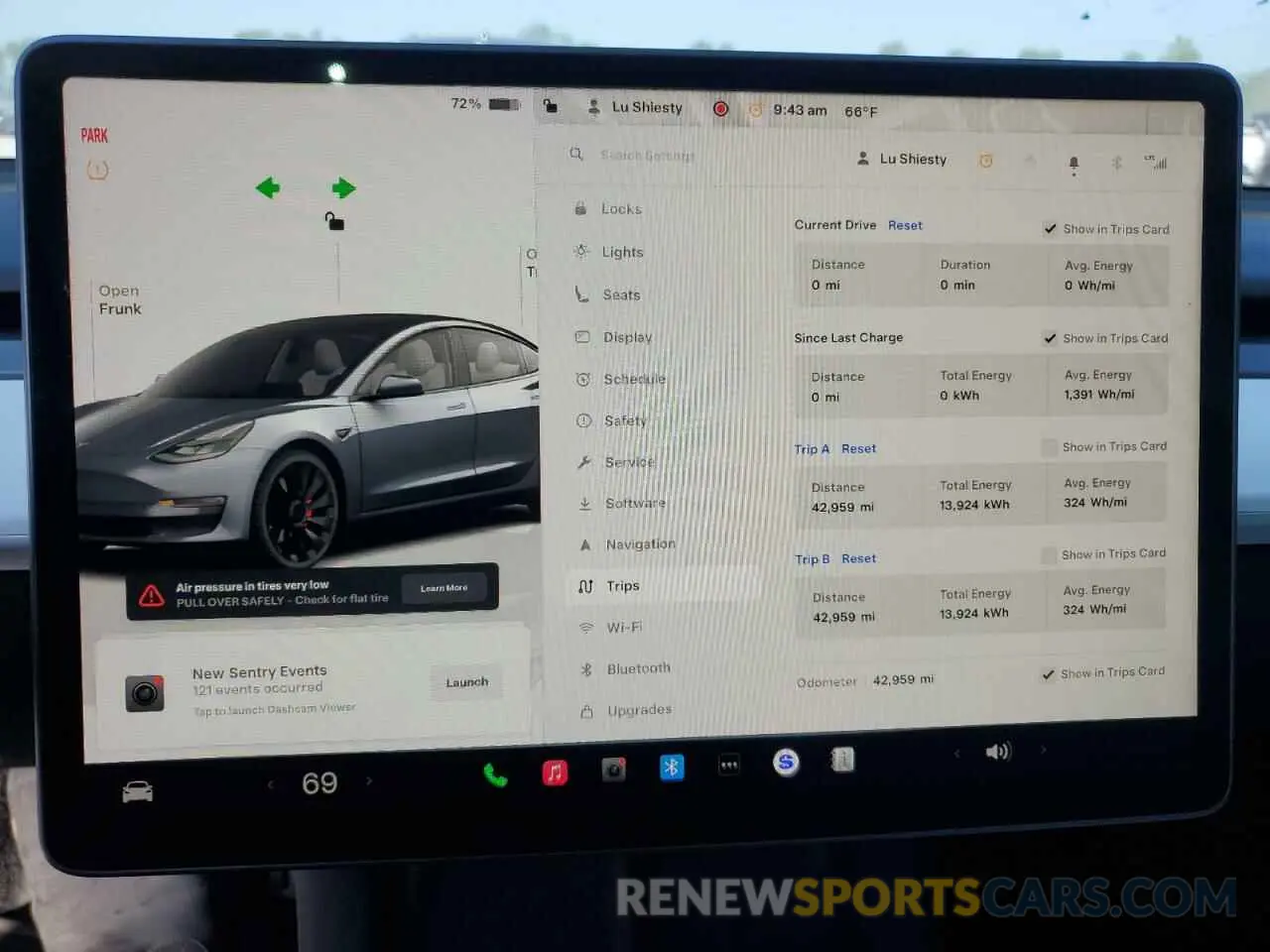 9 Photograph of a damaged car 5YJ3E1EC9NF247839 TESLA MODEL 3 2022