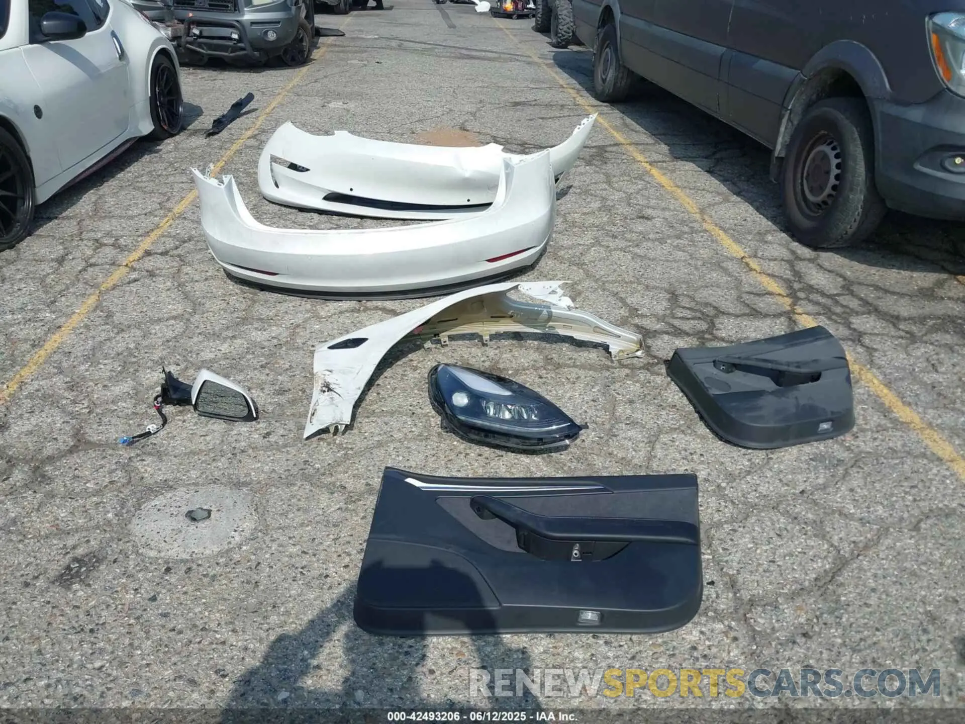 12 Photograph of a damaged car 5YJ3E1EC9NF294837 TESLA MODEL 3 2022