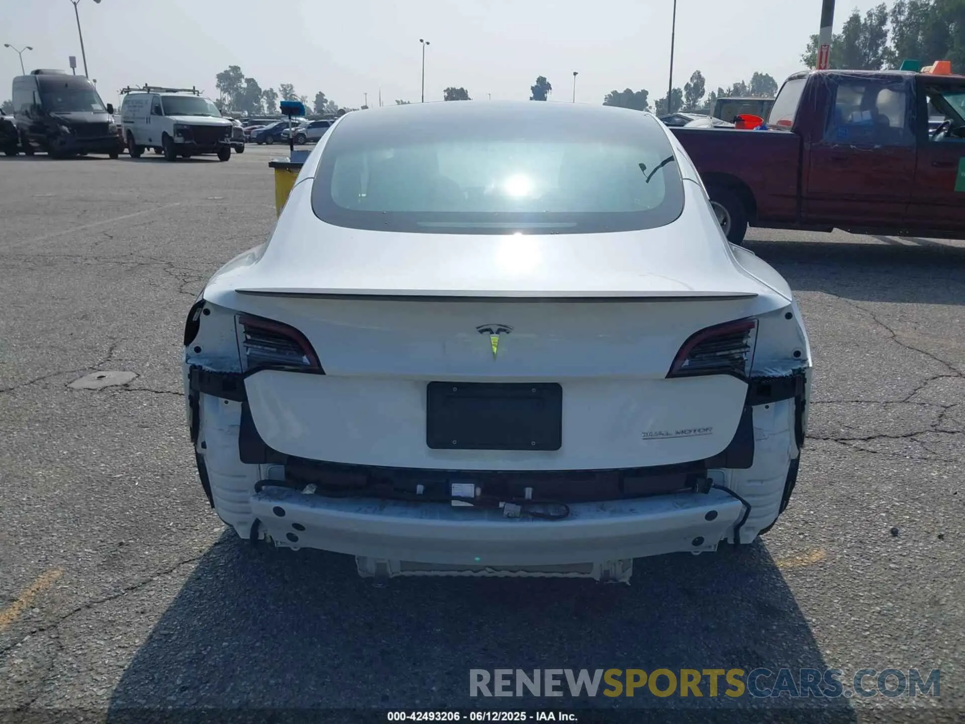 17 Photograph of a damaged car 5YJ3E1EC9NF294837 TESLA MODEL 3 2022