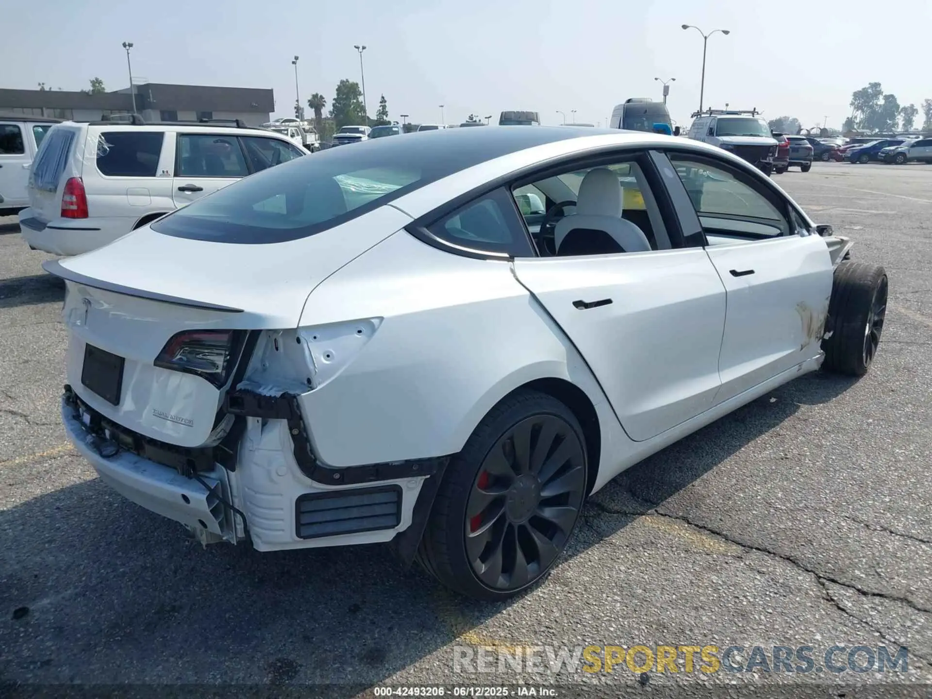 4 Photograph of a damaged car 5YJ3E1EC9NF294837 TESLA MODEL 3 2022